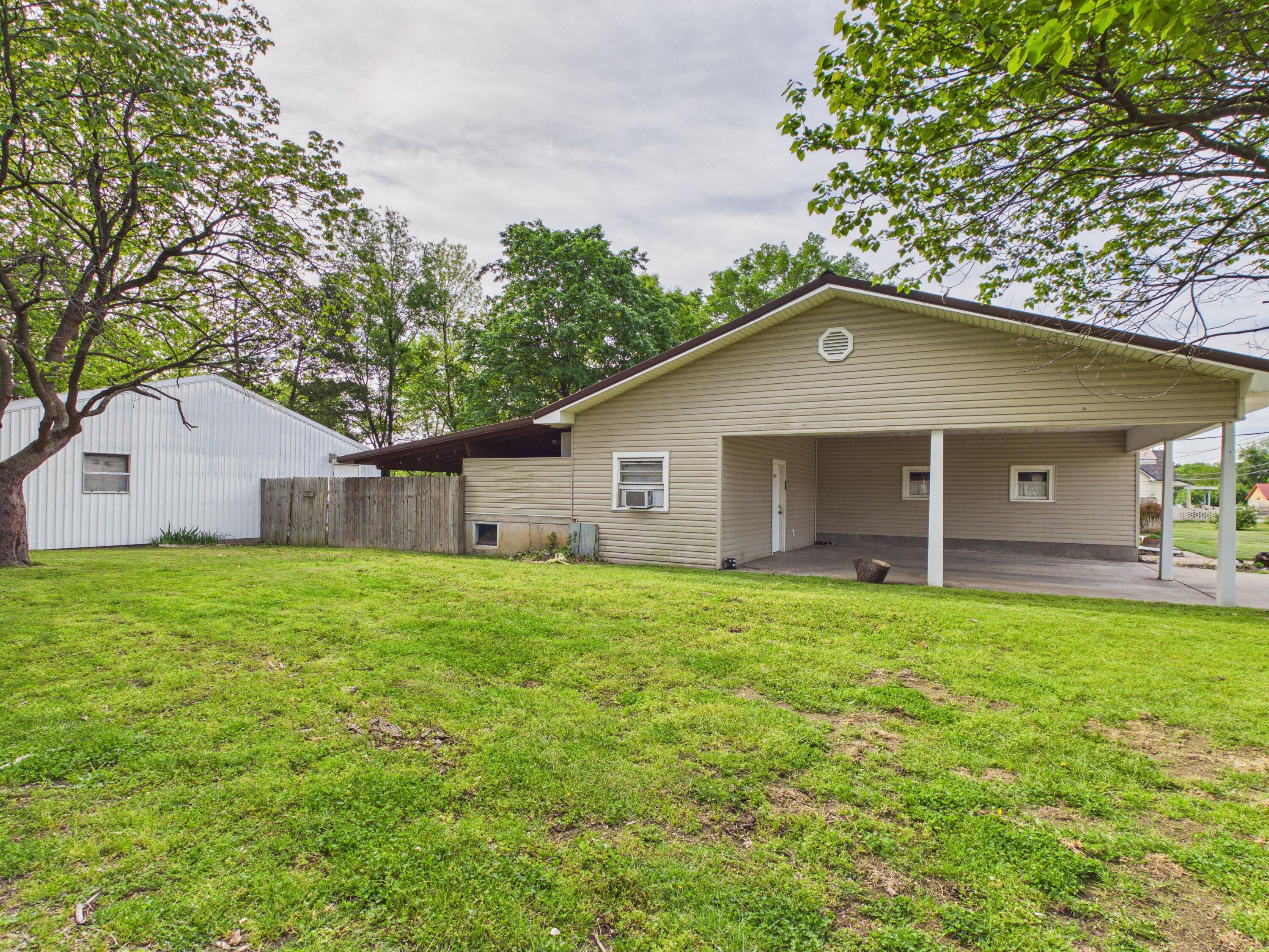 Photo 2 - Residential for sale – 803 N Springfield Street  Berryville, AR