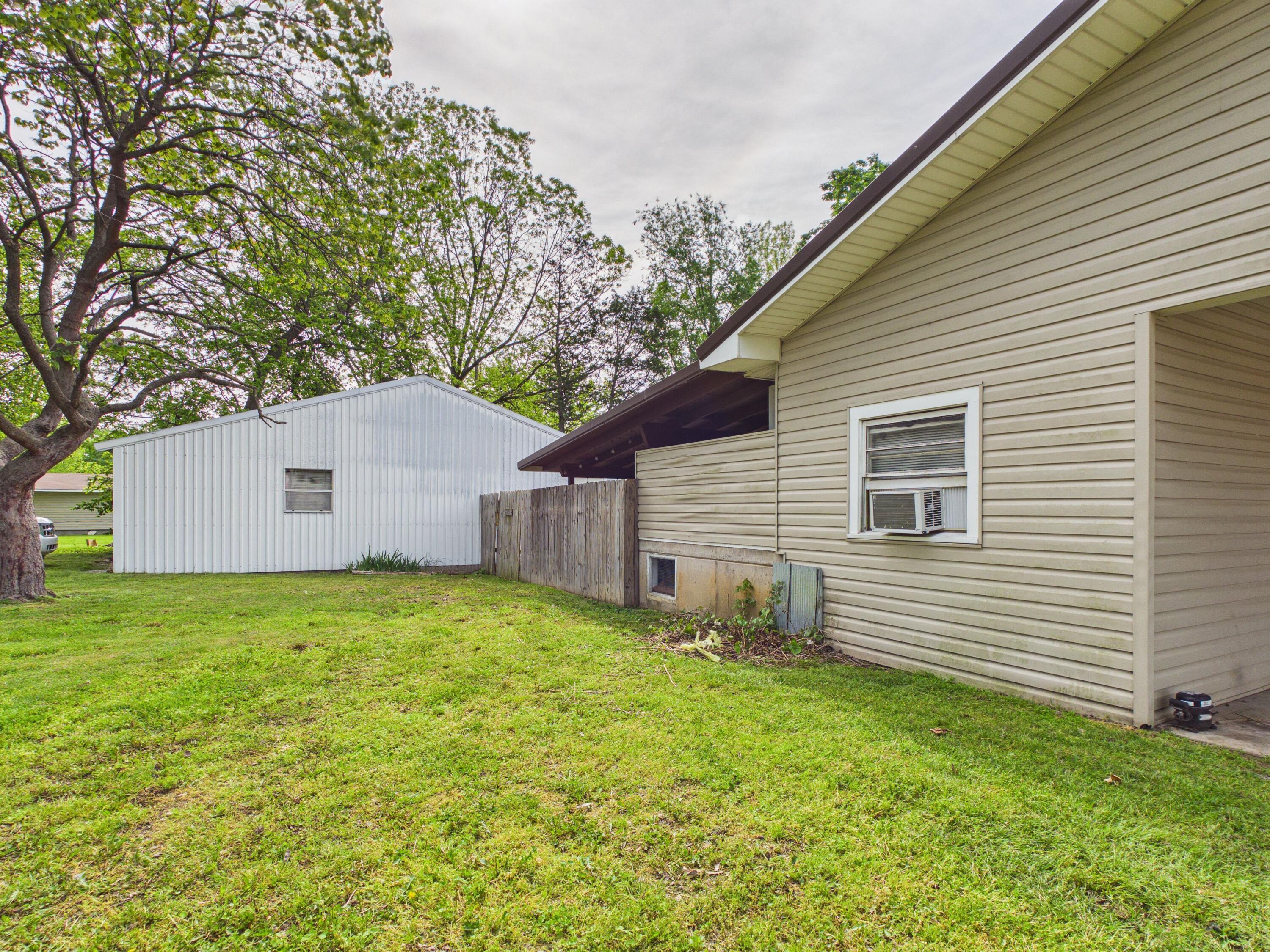 Photo 4 - Residential for sale – 803 N Springfield Street  Berryville, AR