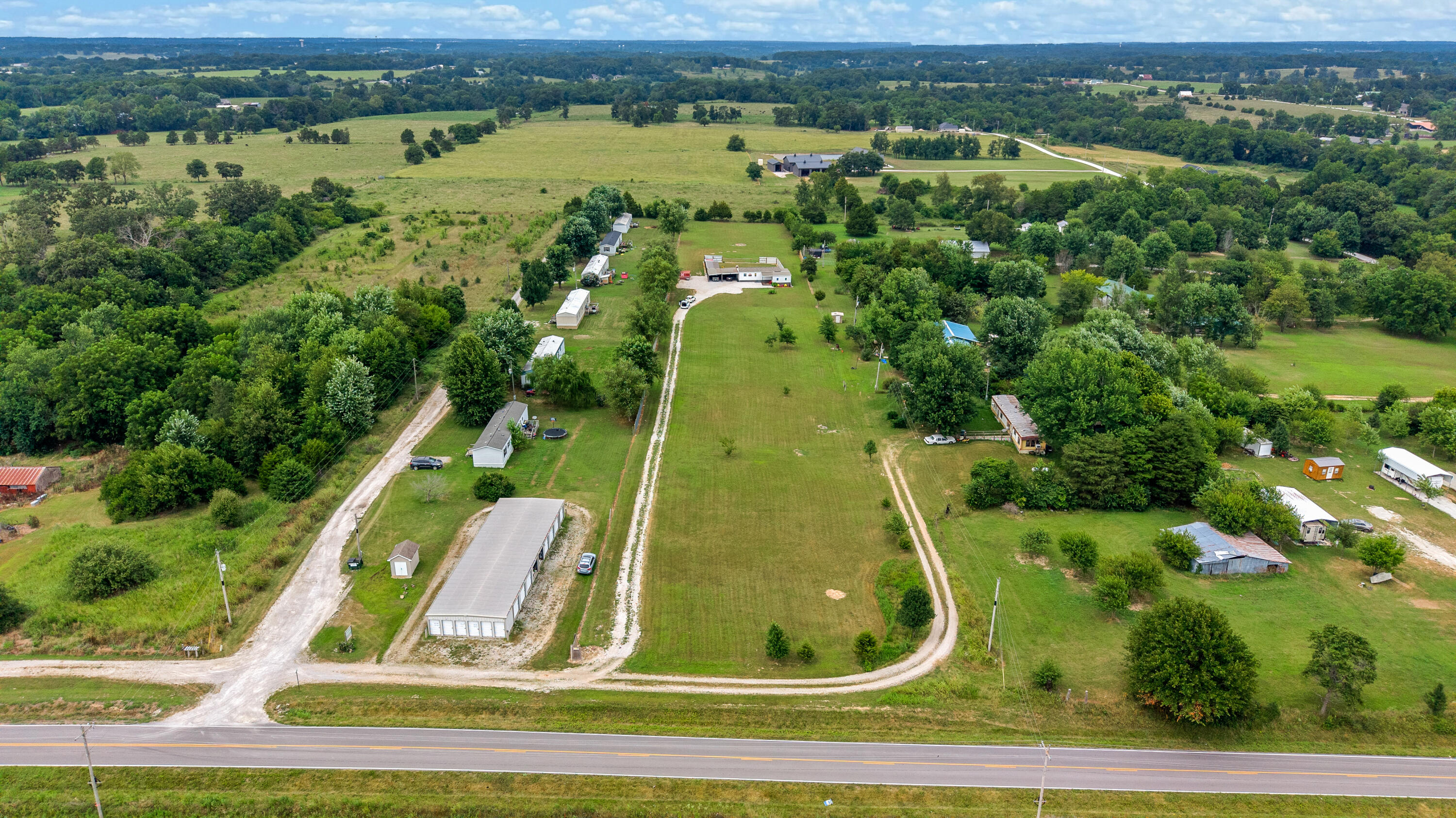 Photo 9 - Residential for sale – 11318  Private Road 2207   Cassville, MO