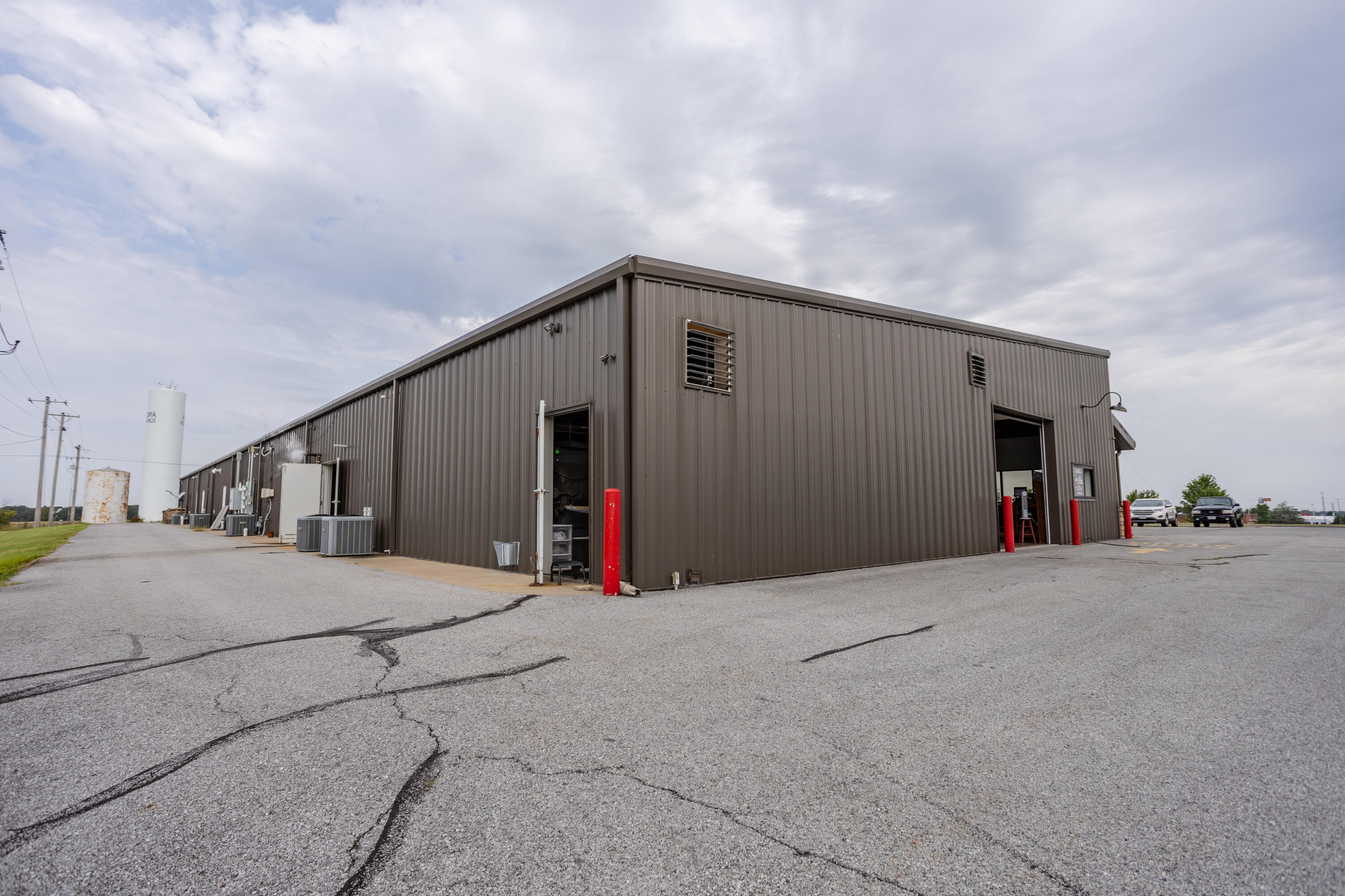 Photo 3 - Commercial Sale for sale – 3100 S Elliott Avenue  Aurora, MO