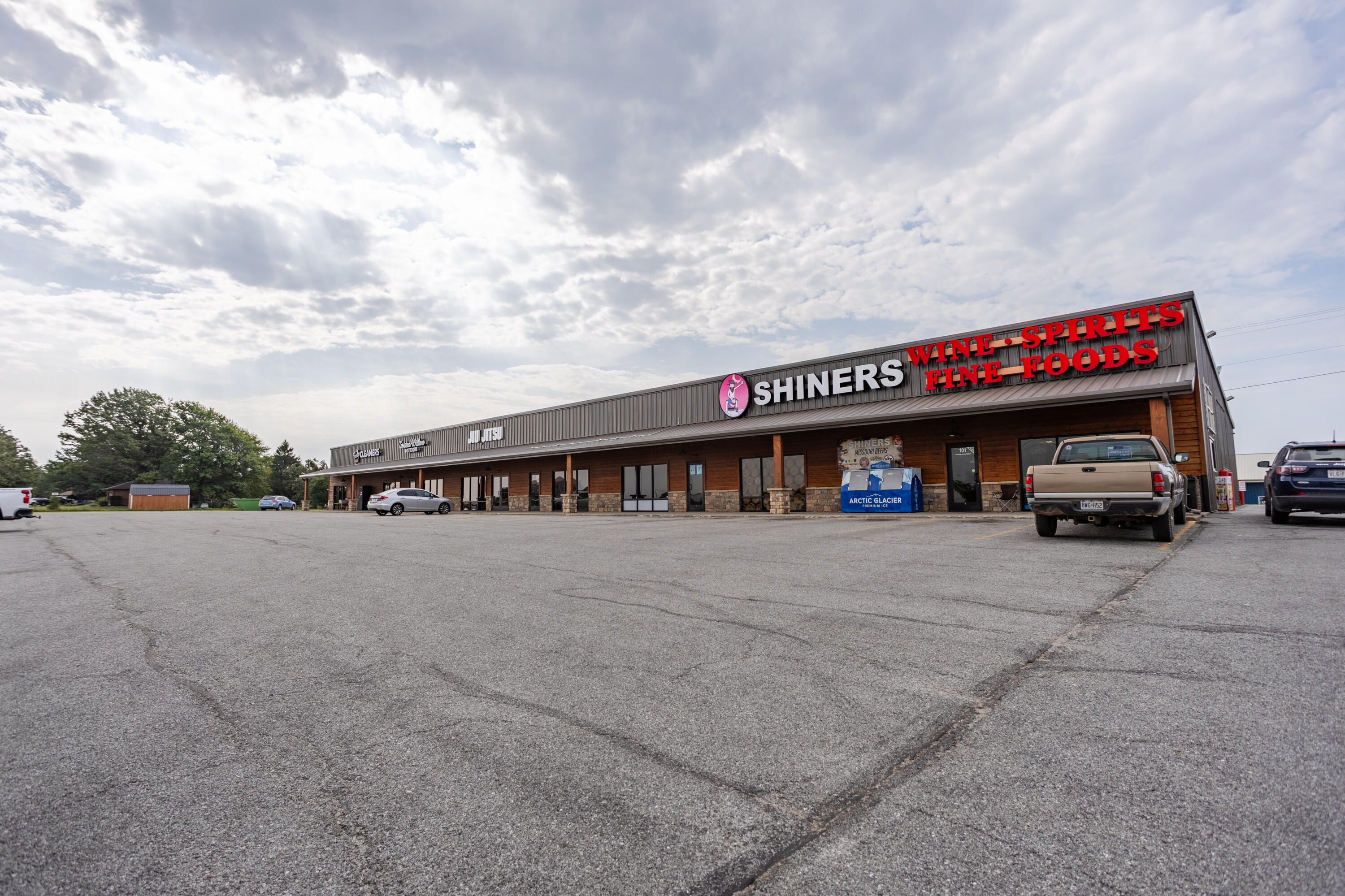 Photo 2 - Commercial Sale for sale – 3100 S Elliott Avenue  Aurora, MO