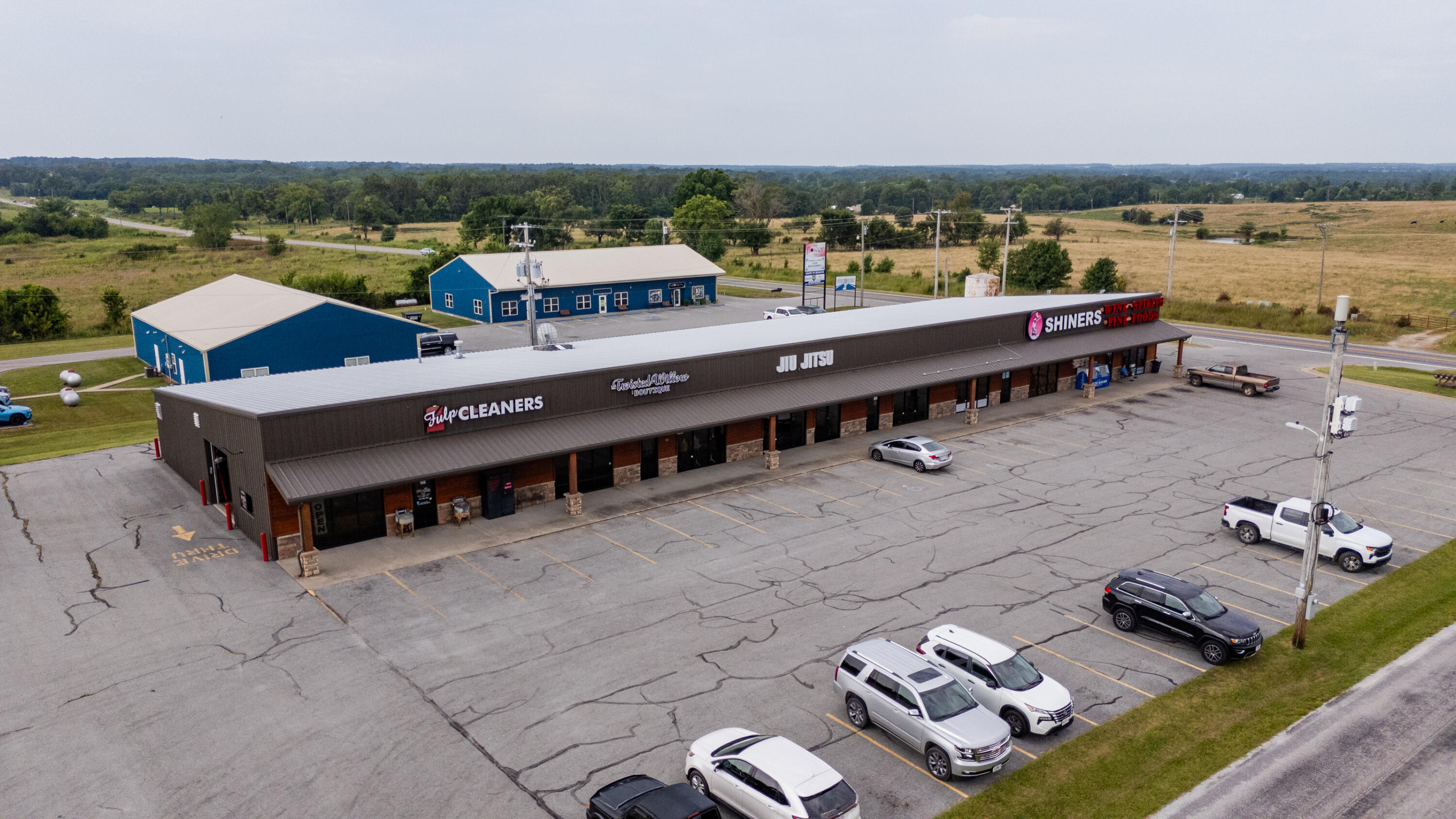 Photo 7 - Commercial Sale for sale – 3100 S Elliott Avenue  Aurora, MO