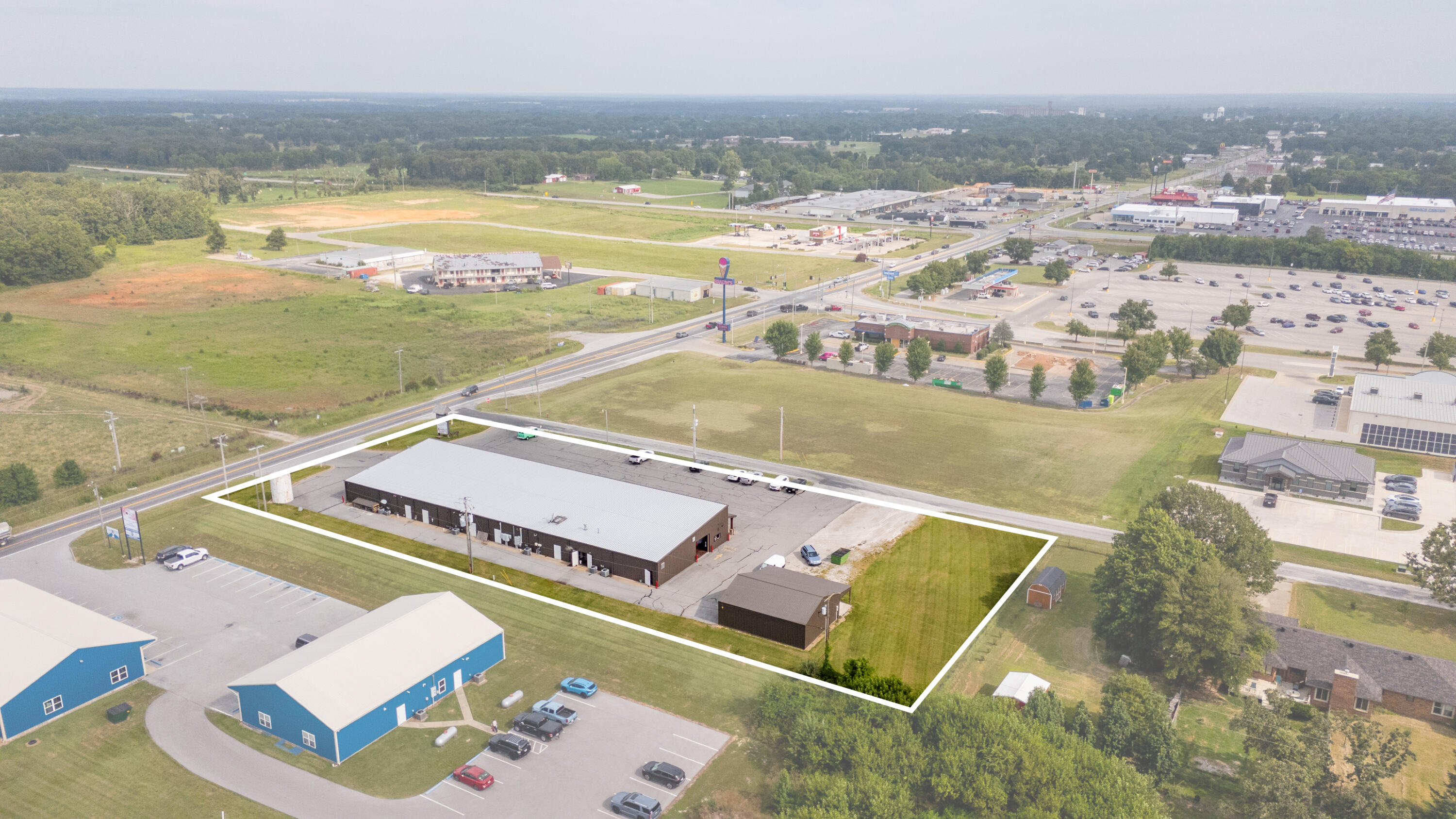 Photo 10 - Commercial Sale for sale – 3100 S Elliott Avenue  Aurora, MO