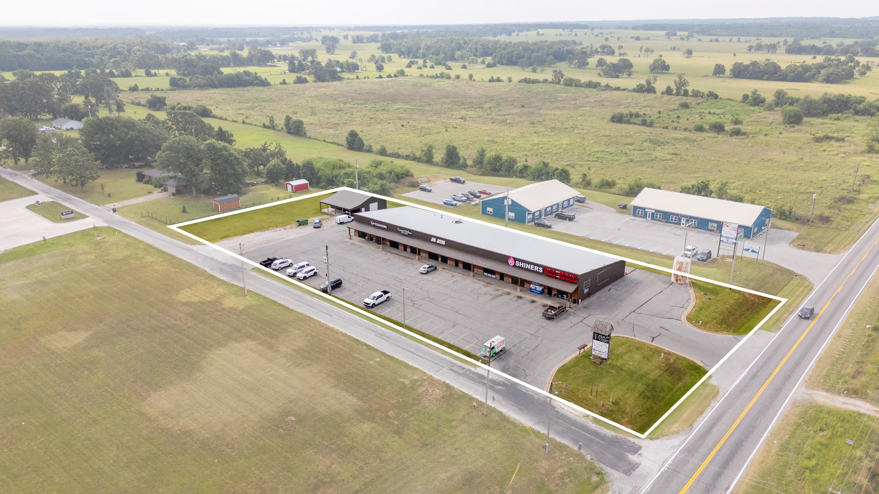 Photo 9 - Commercial Sale for sale – 3100 S Elliott Avenue  Aurora, MO