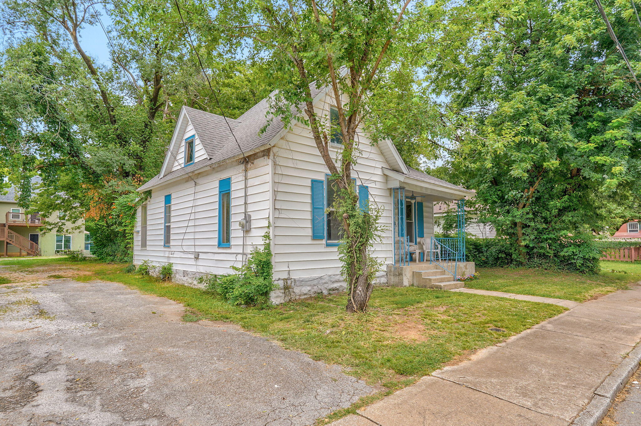 Photo 3 - Residential for sale – 521 W Harrison Street  Springfield, MO