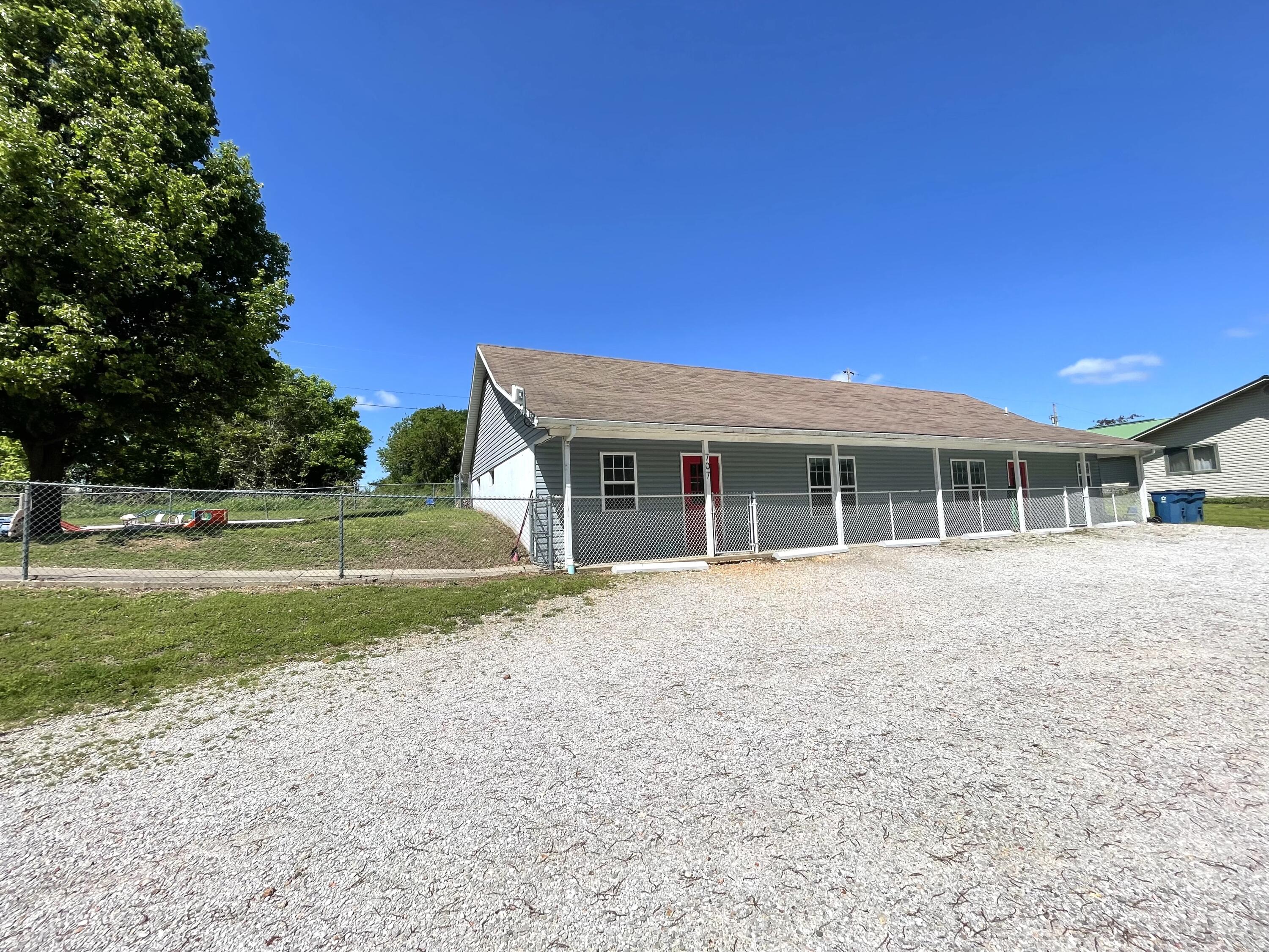 Photo 2 - Residential for sale – 707 S Hemphill Street  Crane, MO