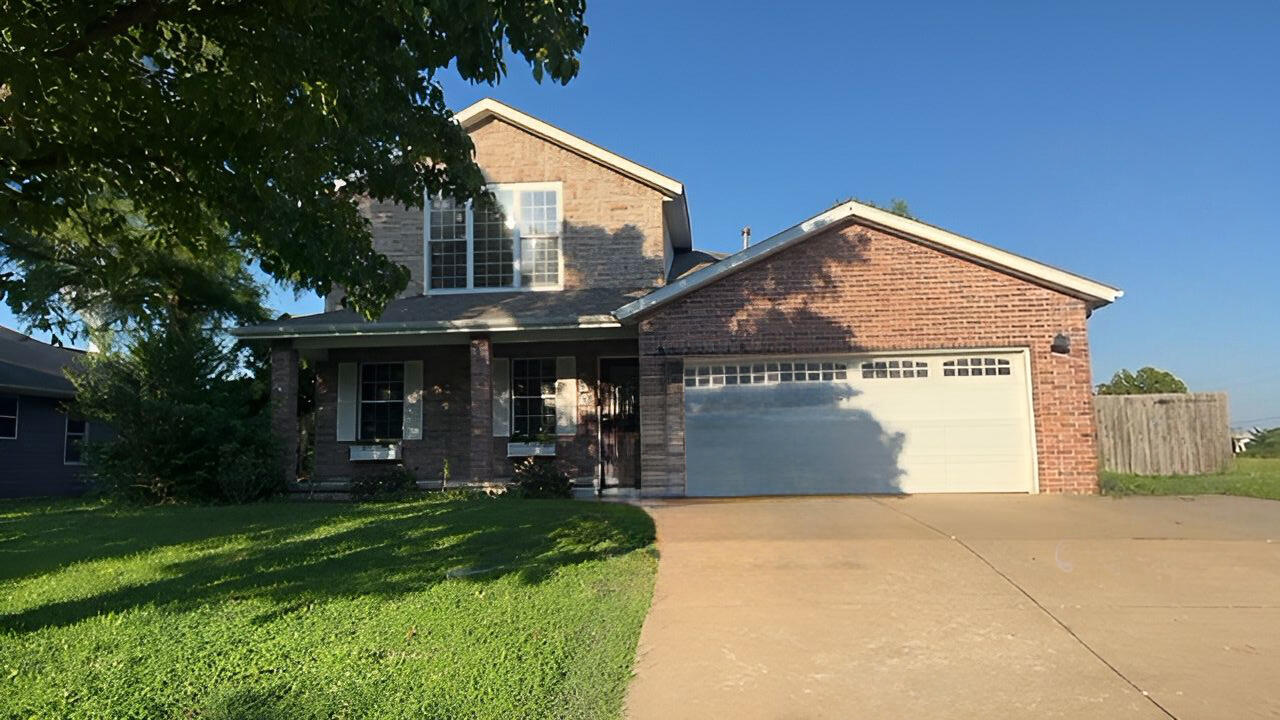 Residential for sale – 204 N Maplecrest Drive  Nixa, MO