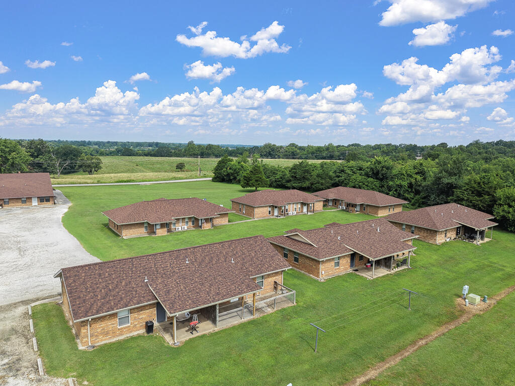Photo 9 - Residential Income for sale – 19824  State Highway 112   Cassville, MO