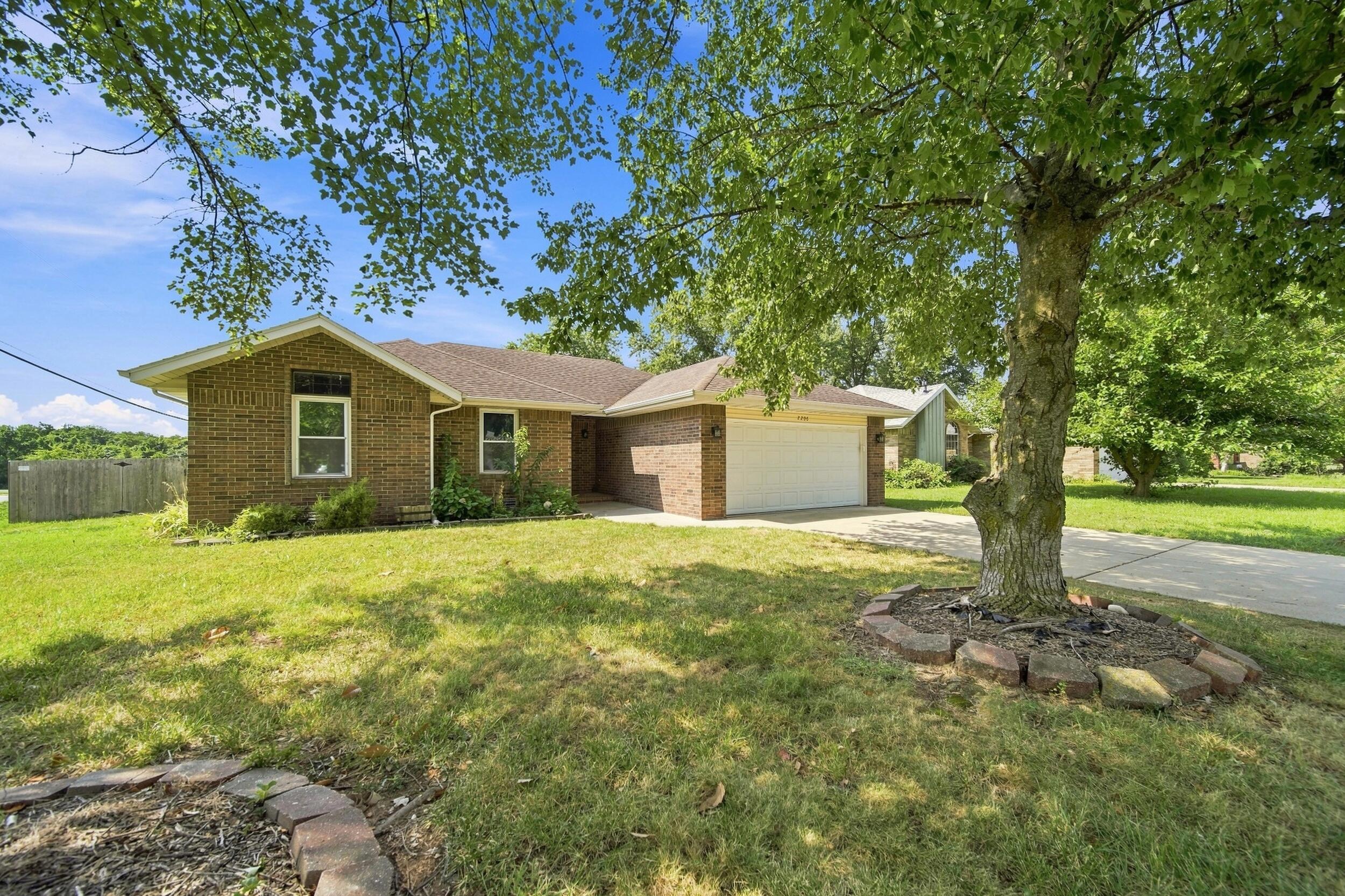 Photo 3 - Residential for sale – 2206 W Rockwood Street  Springfield, MO