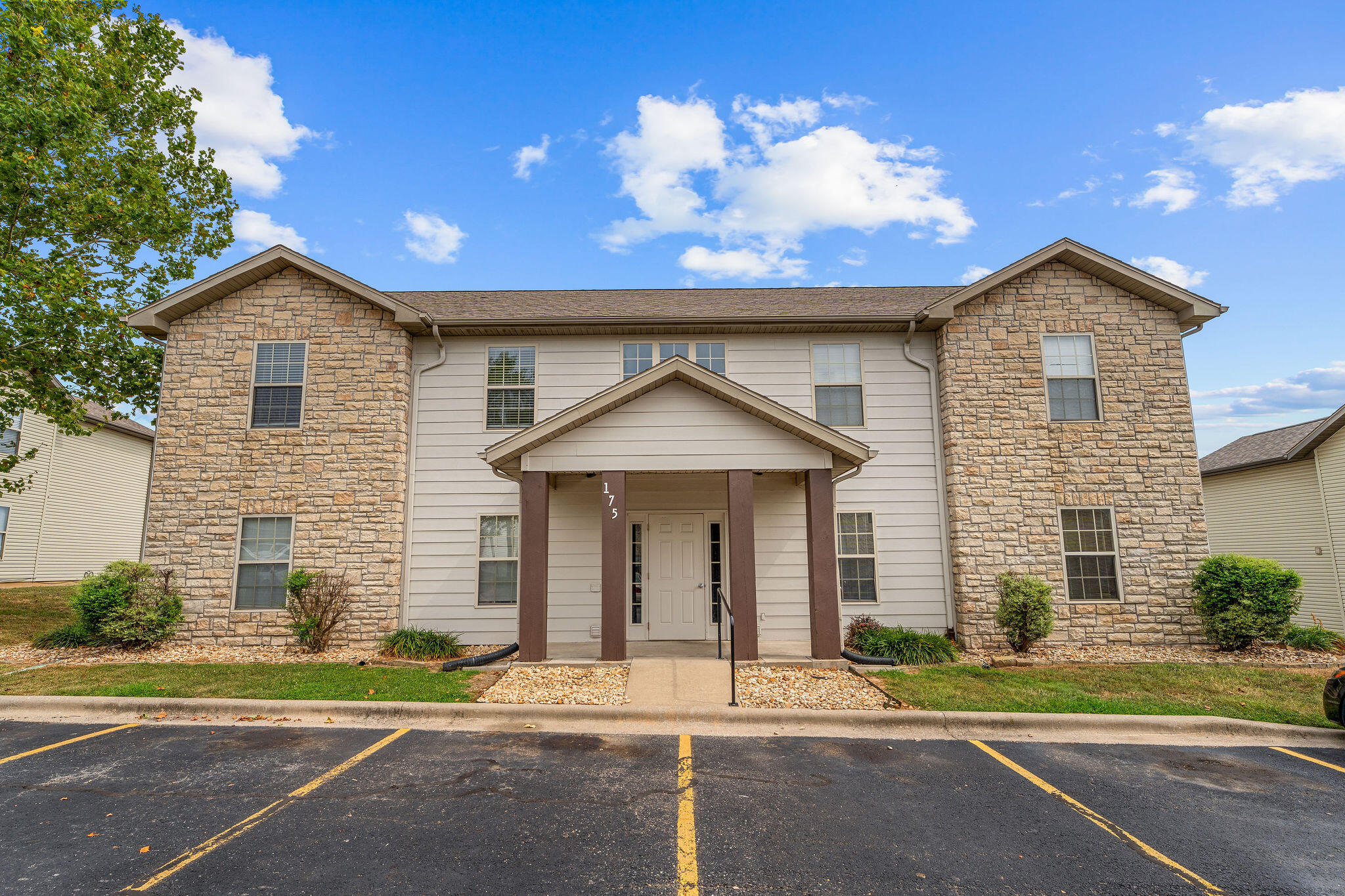 Photo 2 - Residential for sale – 175  Toni Lane  Branson, MO