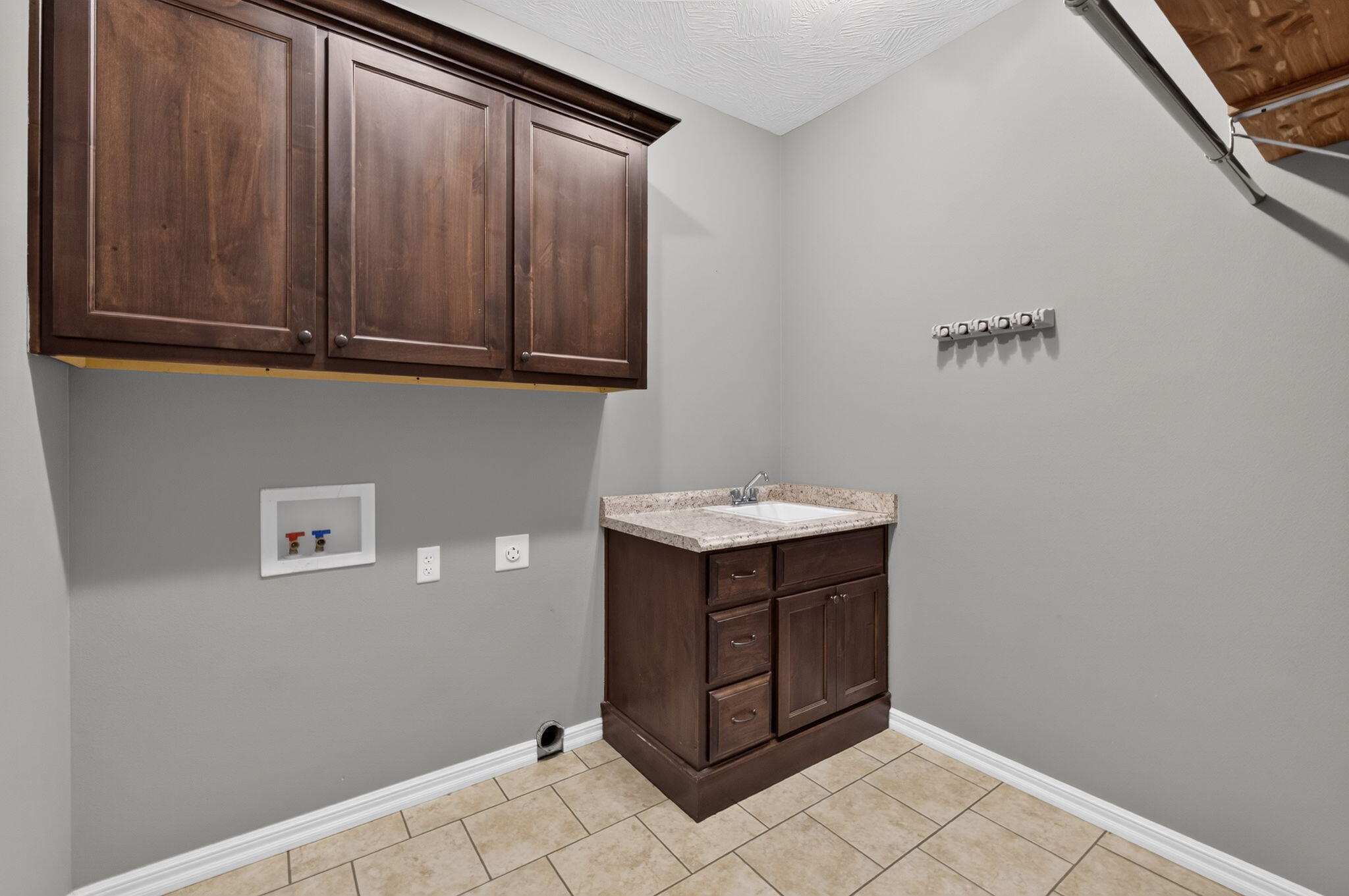 Photo 13 - Residential for sale – 831 N Grapevine Road  Springfield, MO