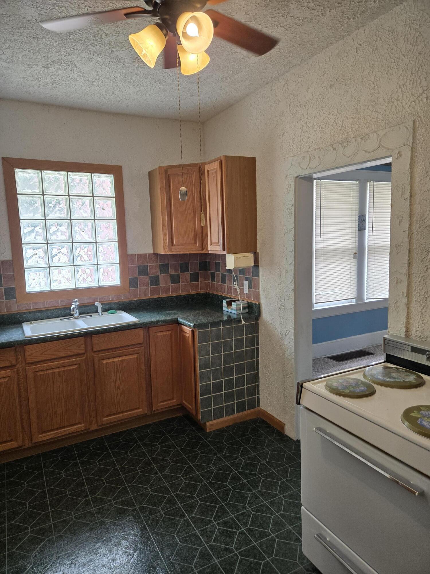Photo 10 - Residential for sale – 1224 N Broadway Avenue  Springfield, MO