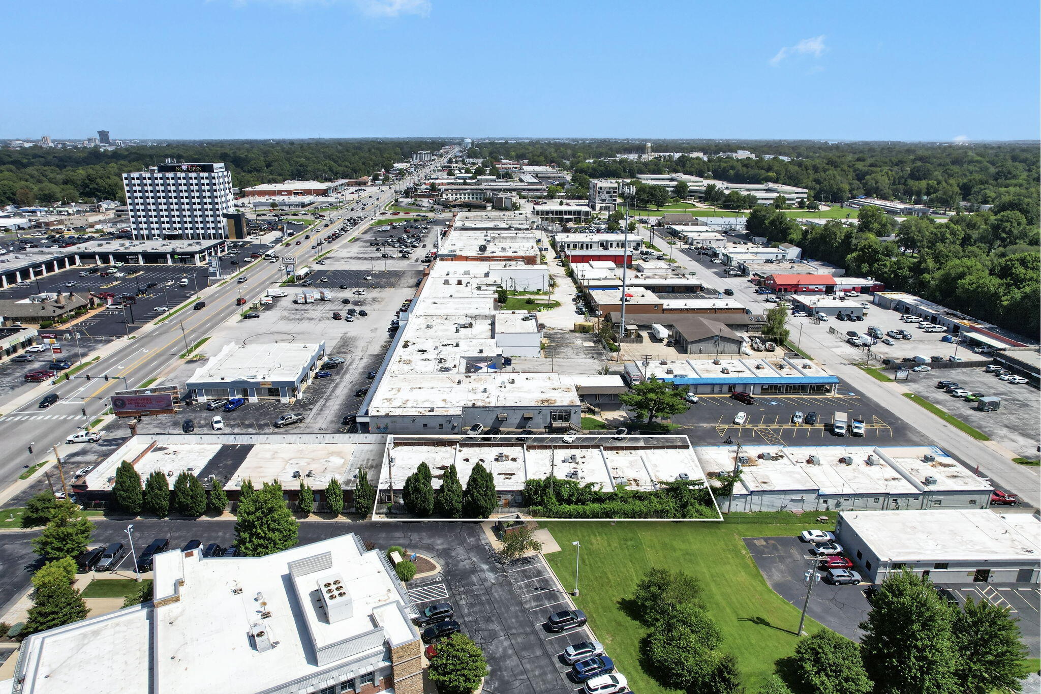 Photo 3 - Commercial Sale for sale – 1950 S Glenstone Avenue  Springfield, MO