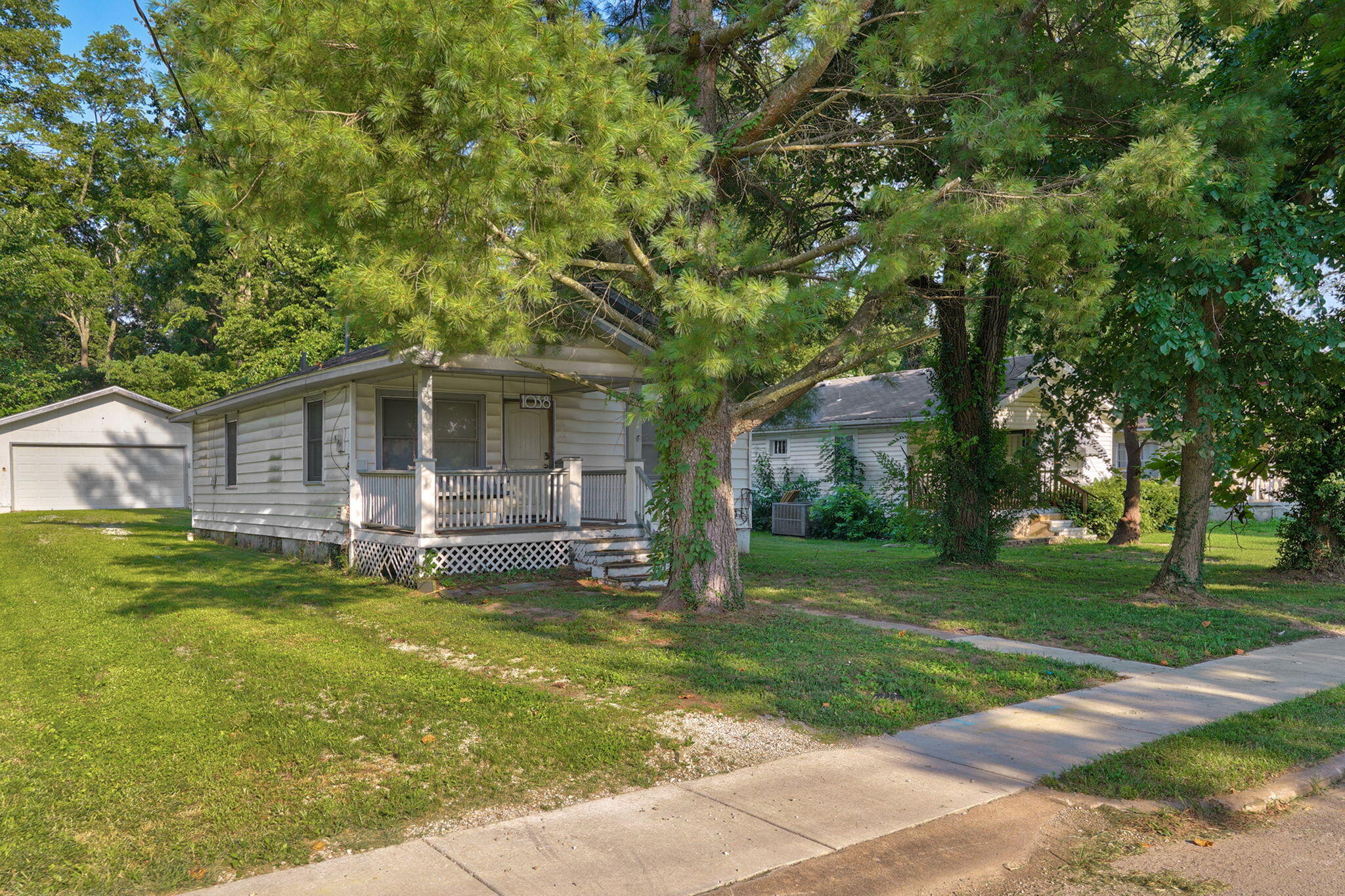Photo 2 - Residential for sale – 1038 S Stewart Avenue  Springfield, MO
