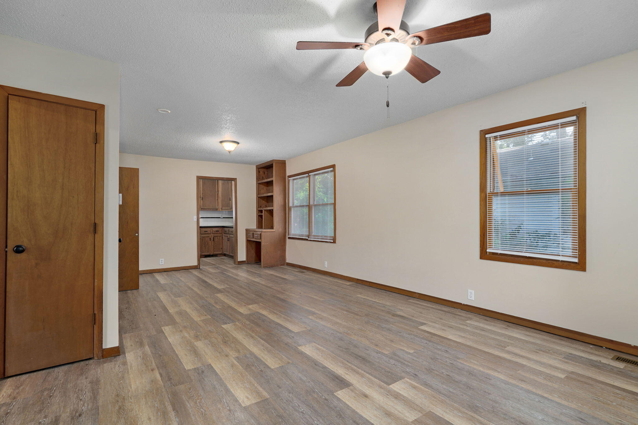 Photo 5 - Residential for sale – 1038 S Stewart Avenue  Springfield, MO