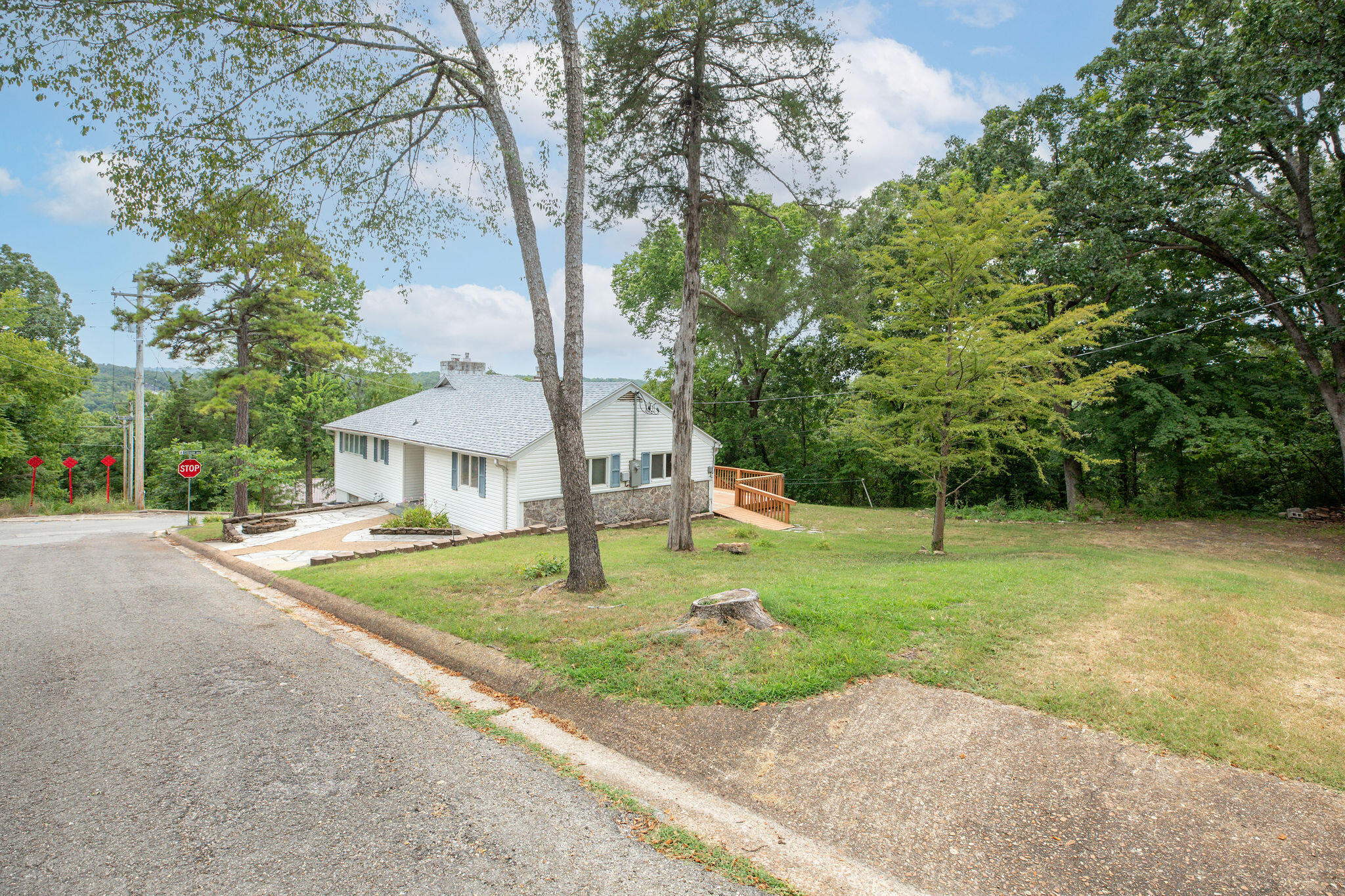 Photo 2 - Residential for sale – 711 S 6th Street  Branson, MO