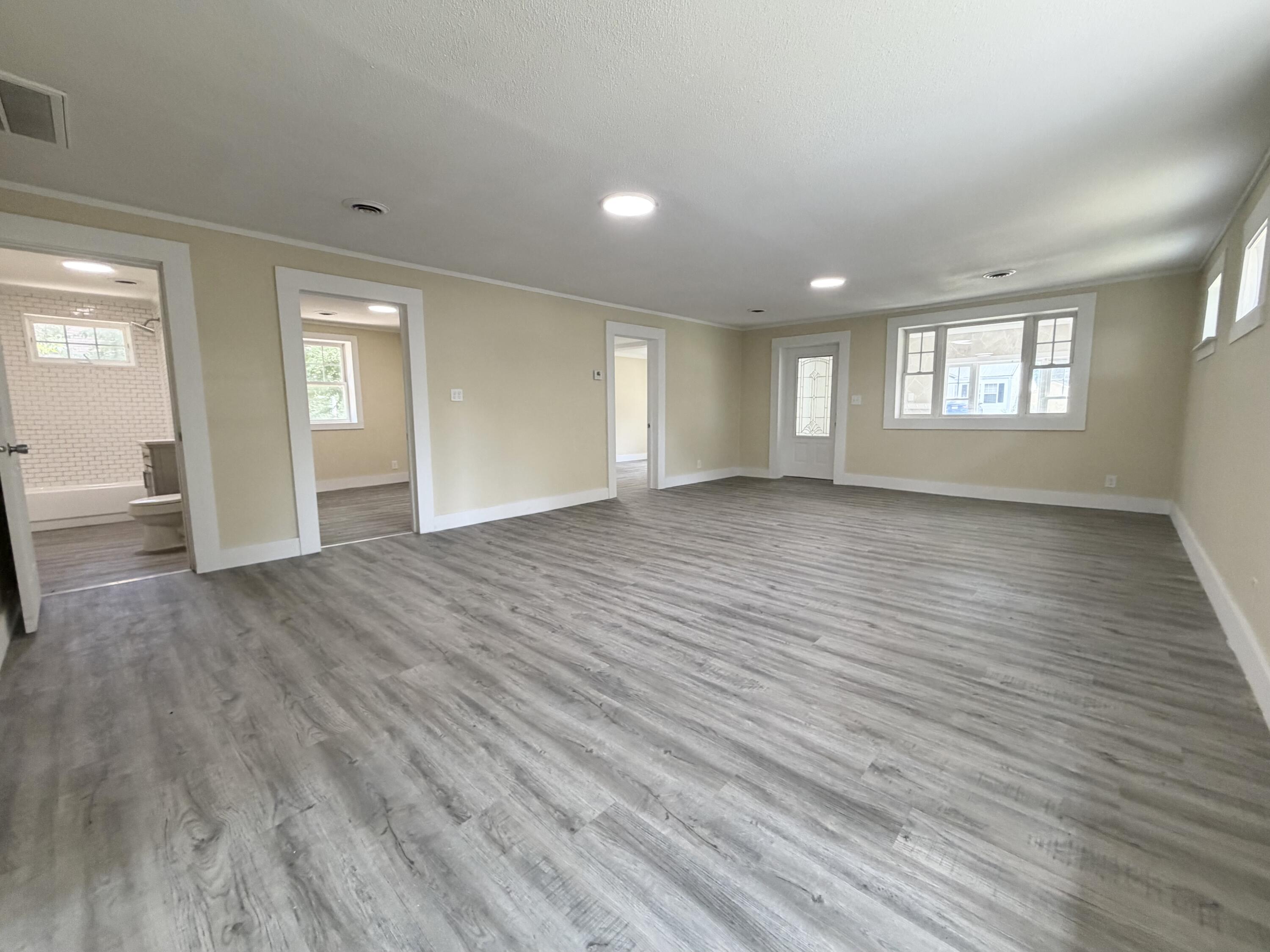 Photo 5 - Residential for sale – 907 W Chestnut Street  Houston, MO