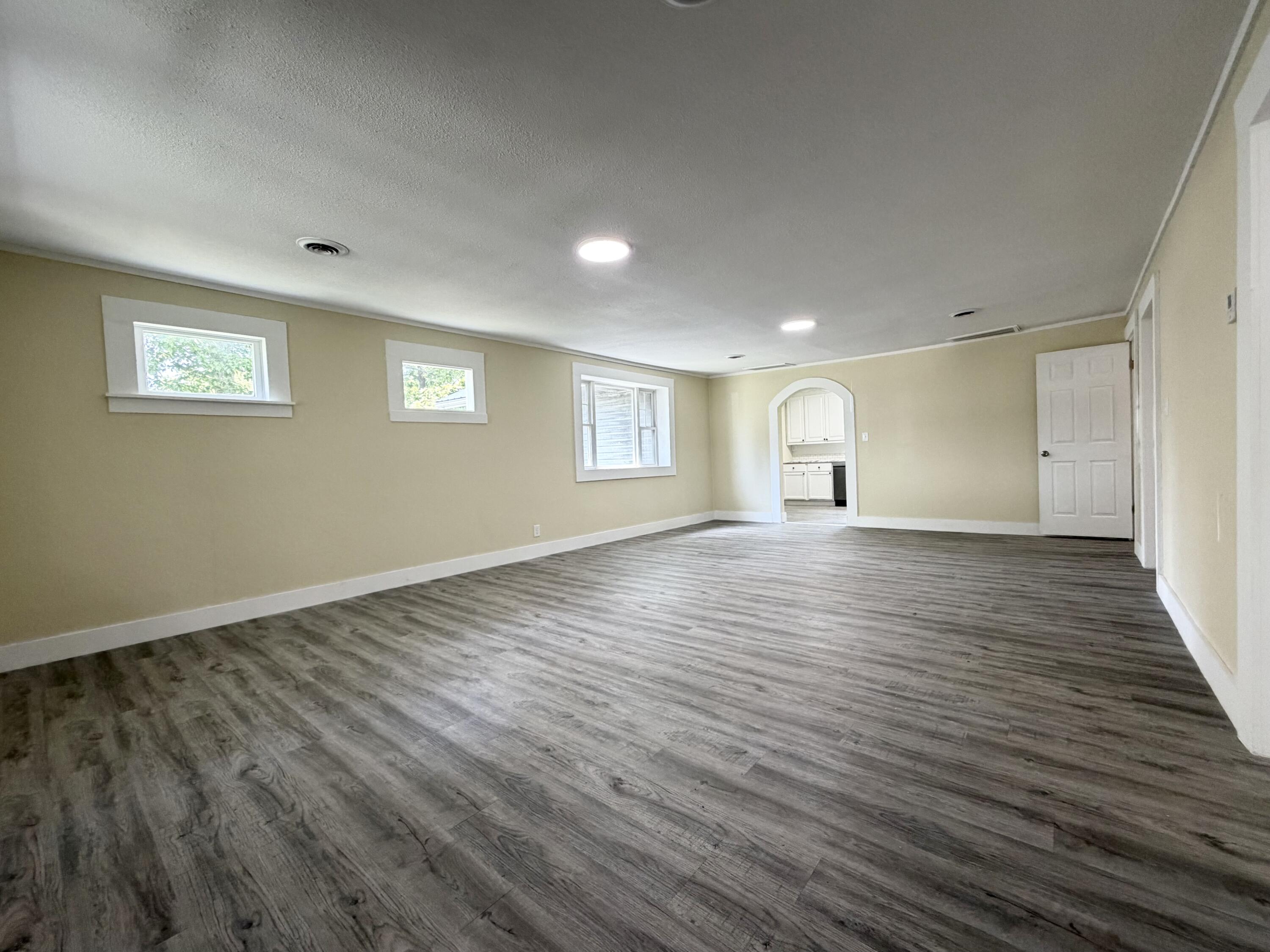 Photo 4 - Residential for sale – 907 W Chestnut Street  Houston, MO