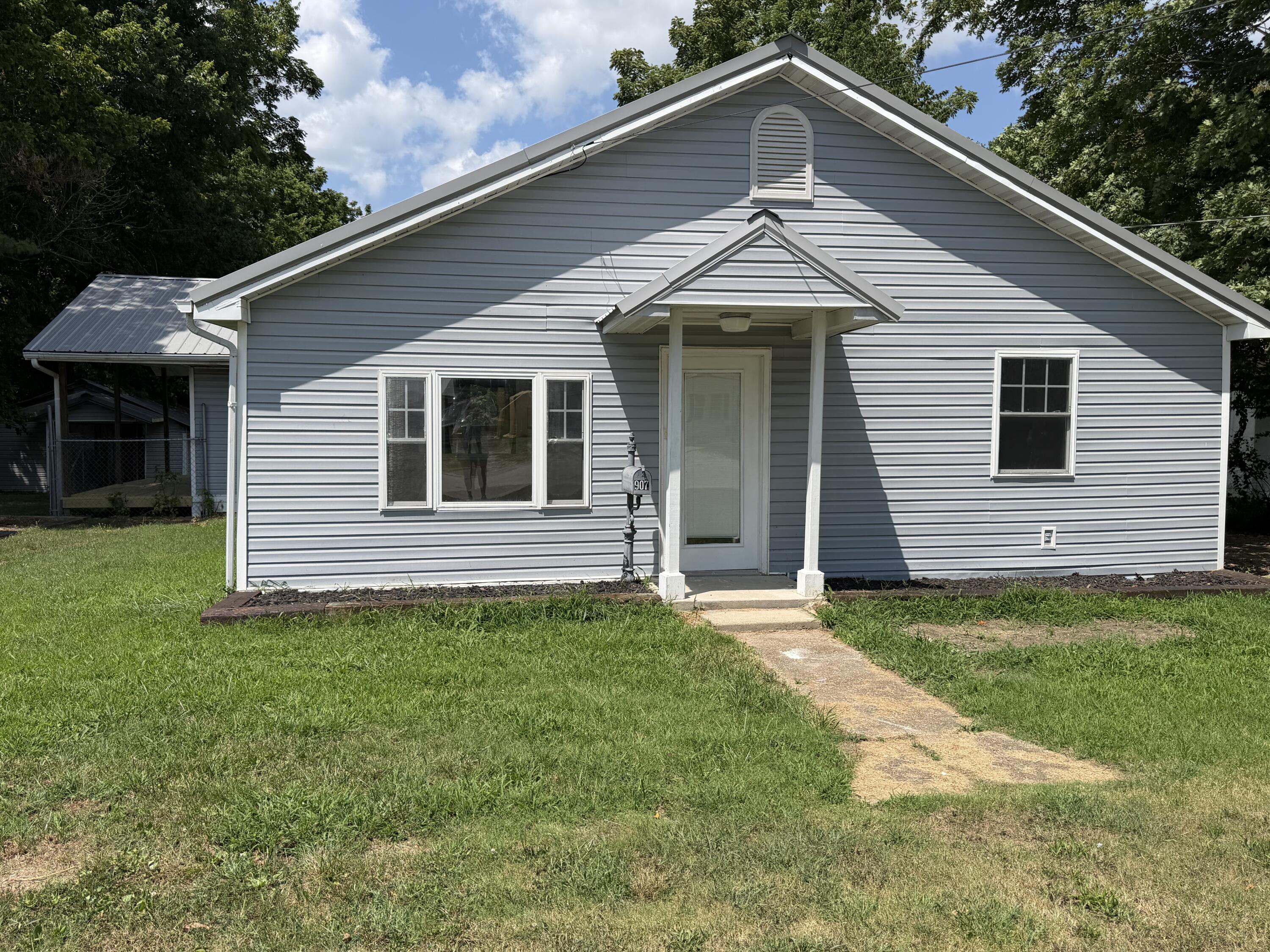 Residential for sale – 907 W Chestnut Street  Houston, MO