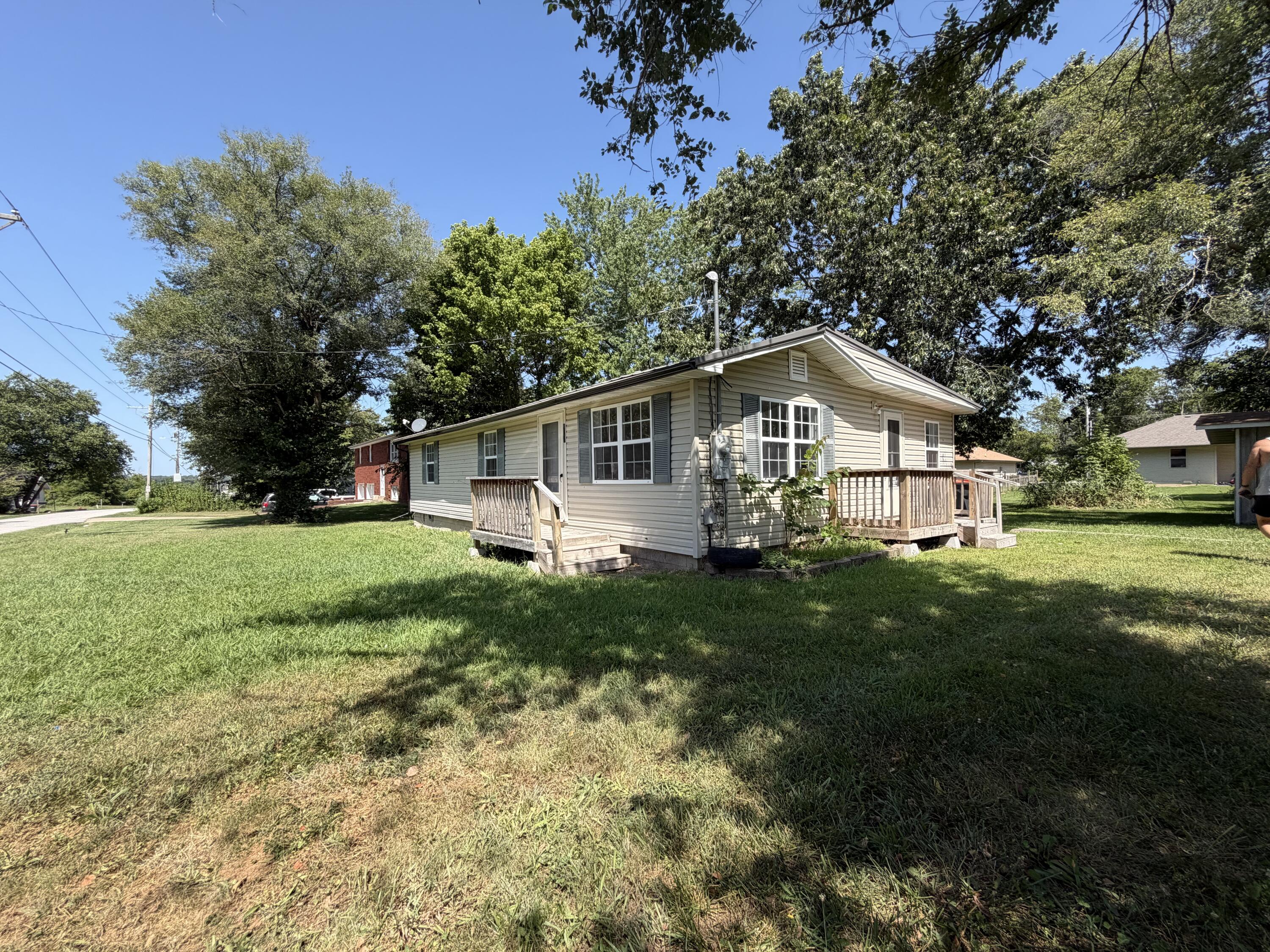 Photo 3 - Residential for sale – 407 W Brown Street  Clever, MO