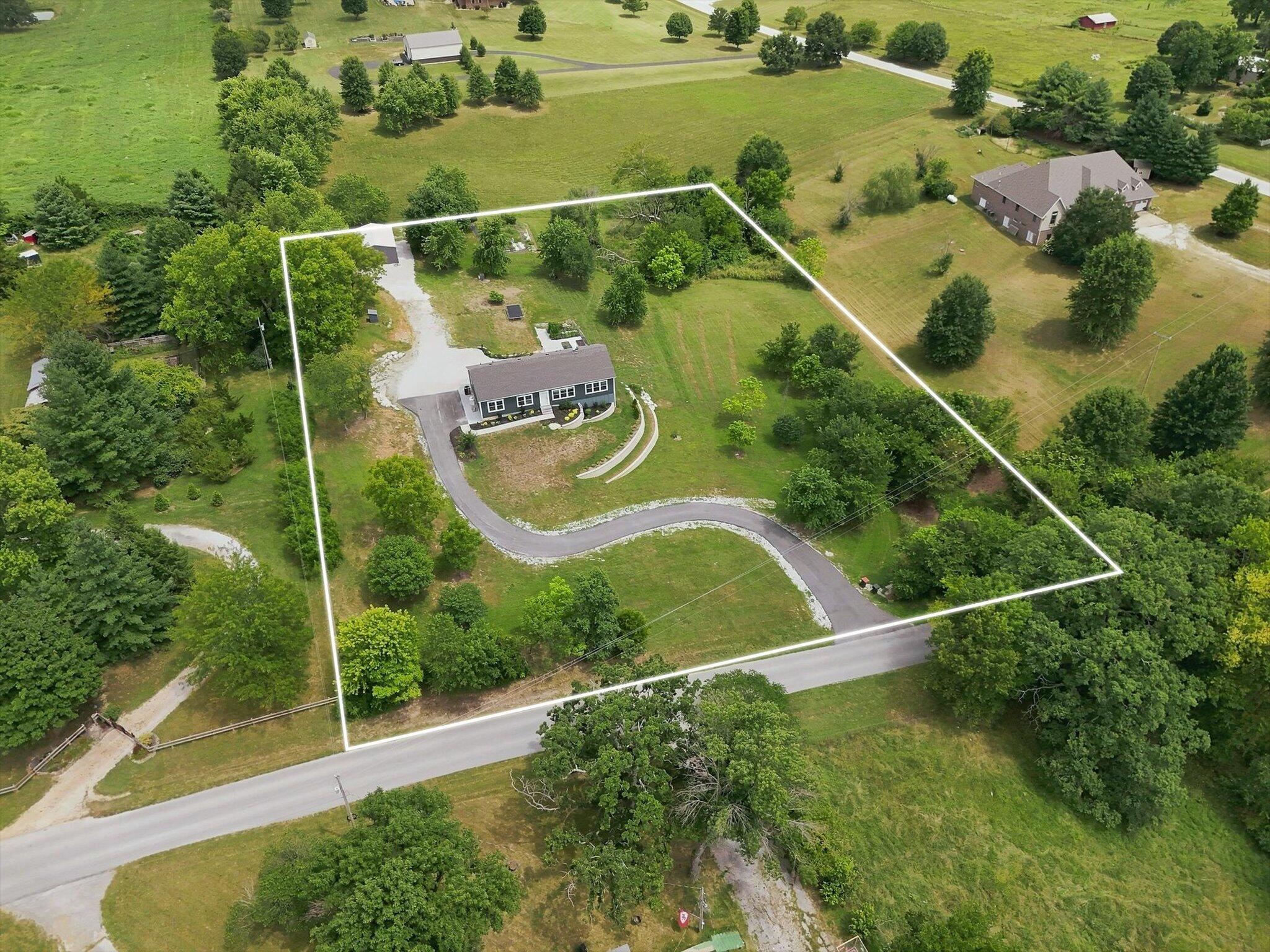 Photo 3 - Residential for sale – 1768 S Gregg Road  Nixa, MO