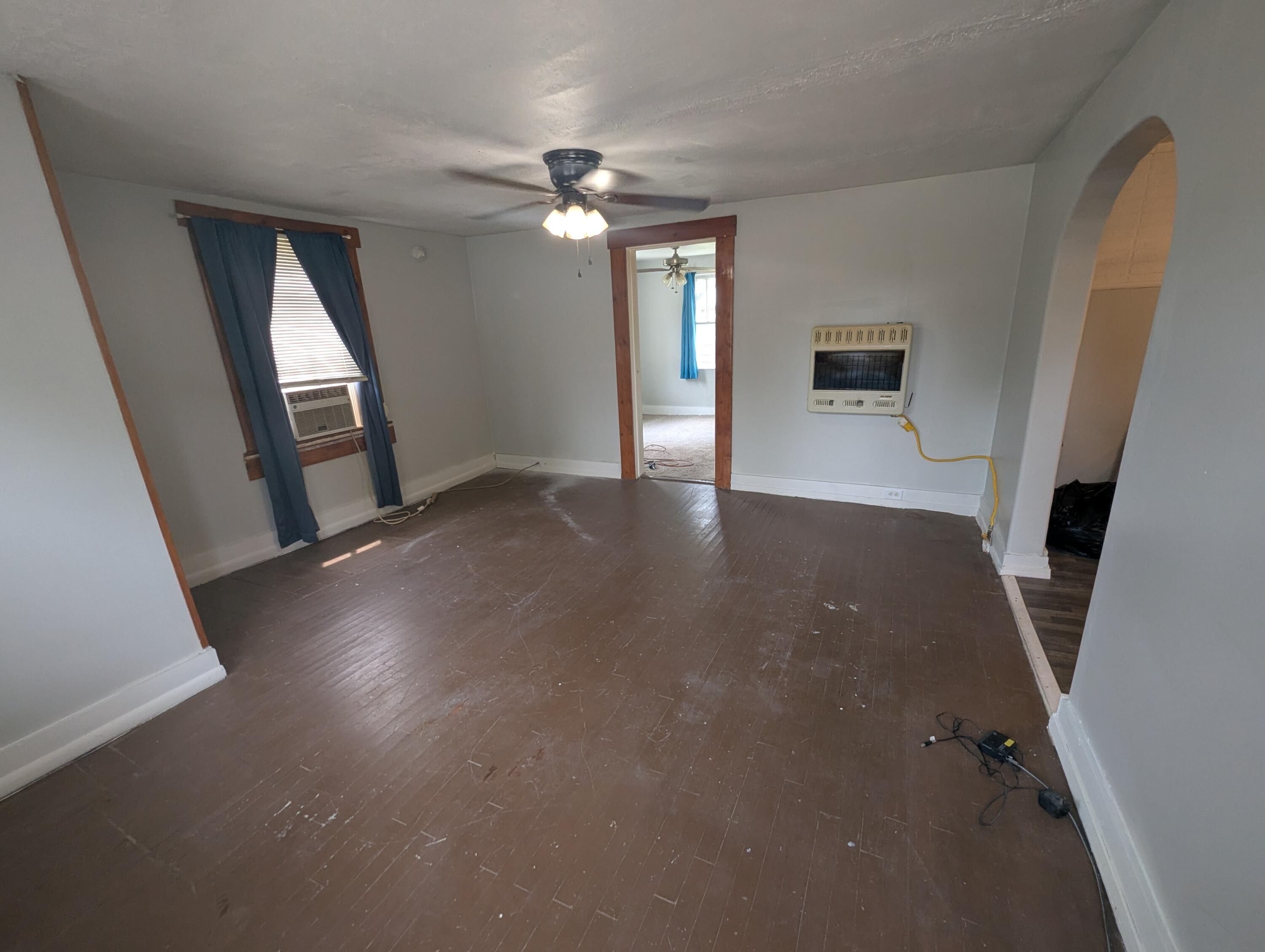 Photo 8 - Residential for sale – 18 W Delta Street  Aurora, MO