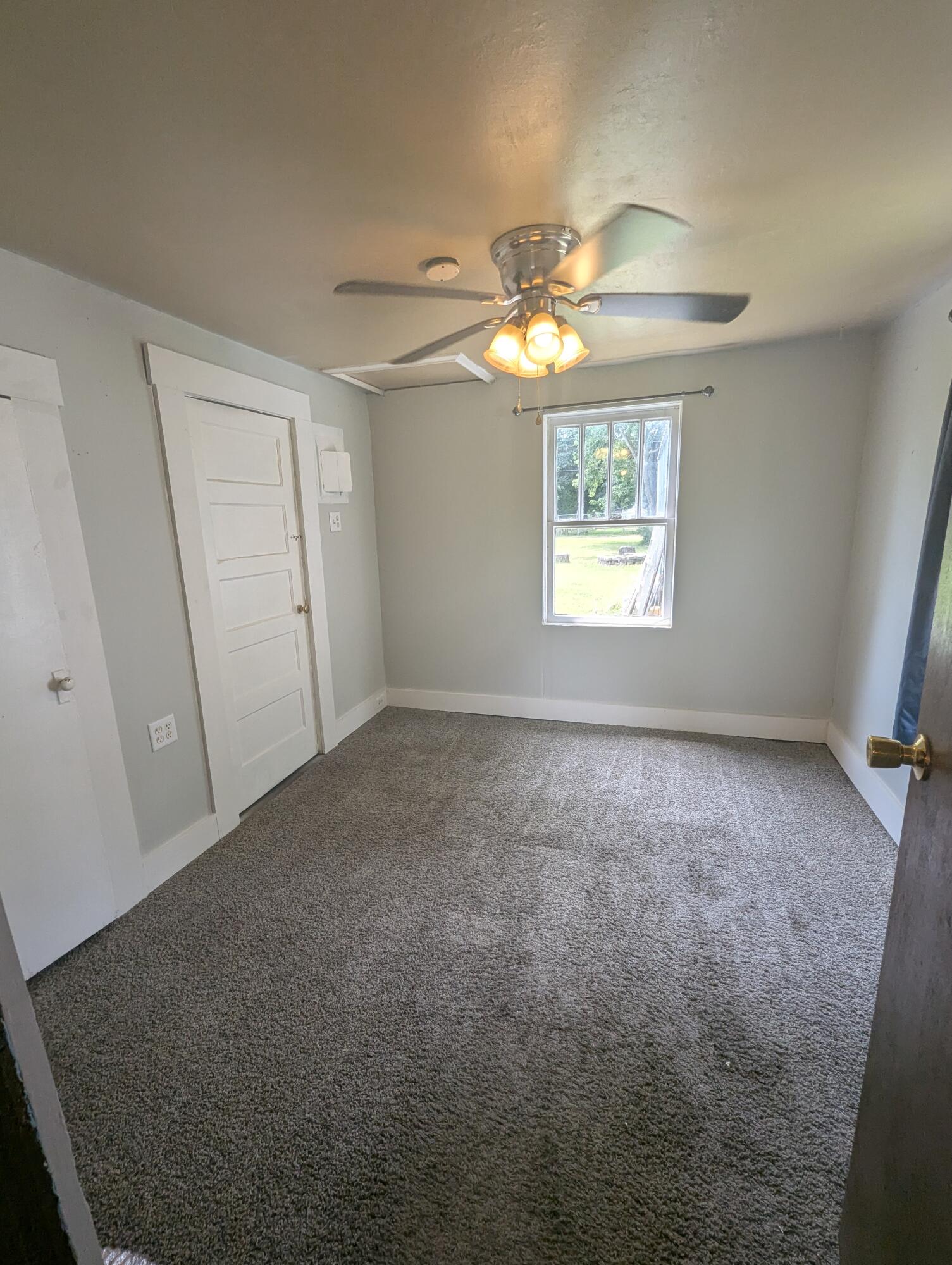 Photo 11 - Residential for sale – 18 W Delta Street  Aurora, MO