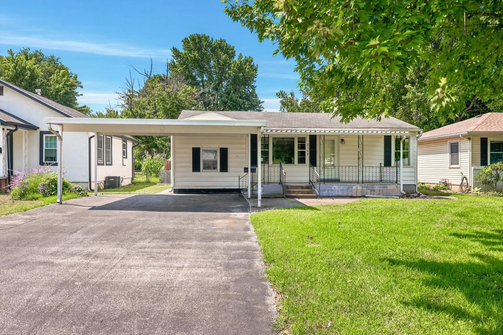 Photo 2 - Residential for sale – 2148 E Walnut Street  Springfield, MO