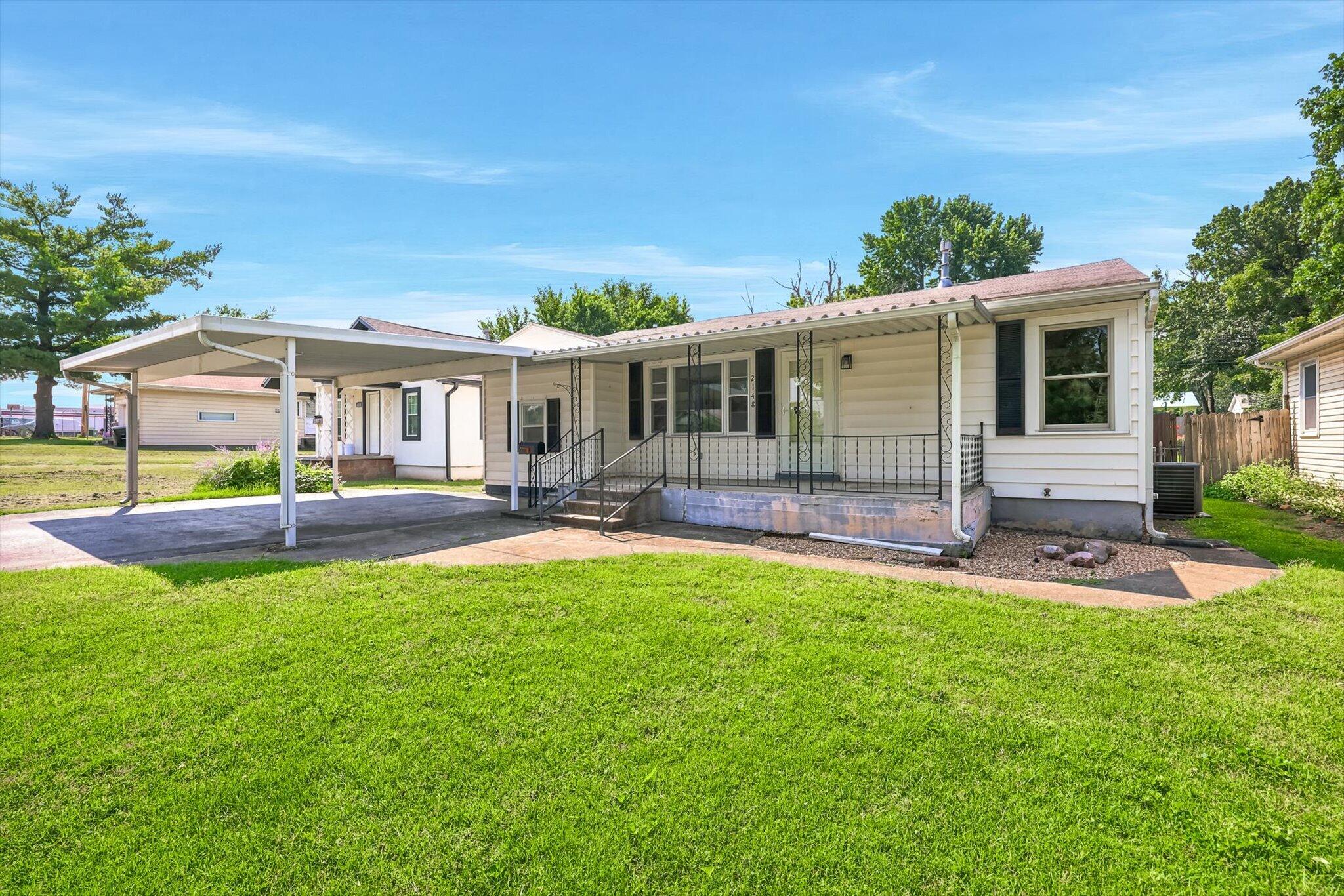 Photo 4 - Residential for sale – 2148 E Walnut Street  Springfield, MO