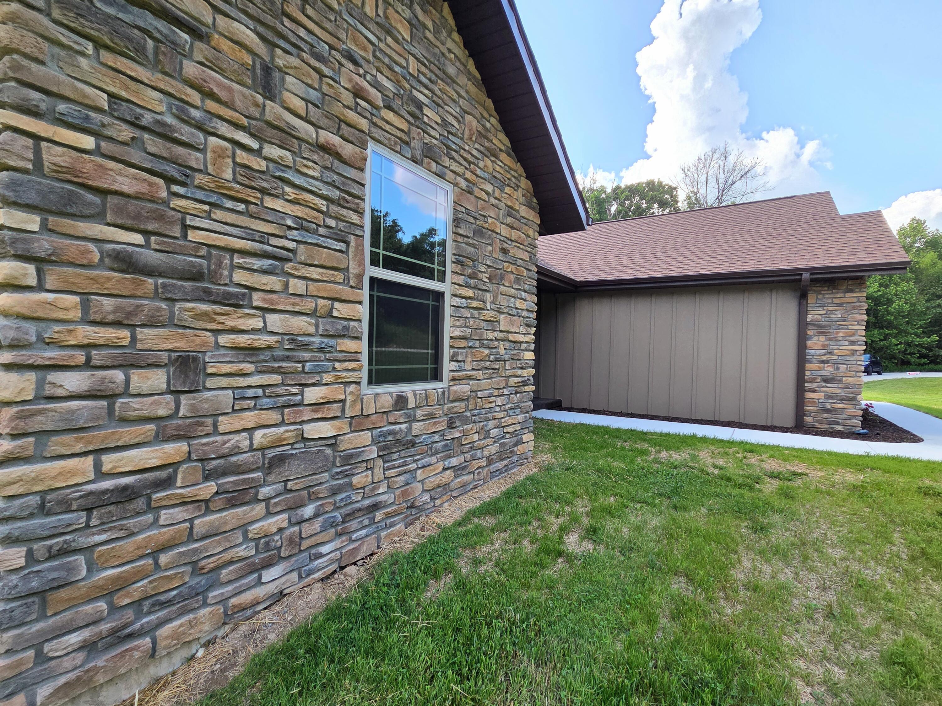 Photo 4 - Residential for sale – 235  Kings Way Drive  Marshfield, MO
