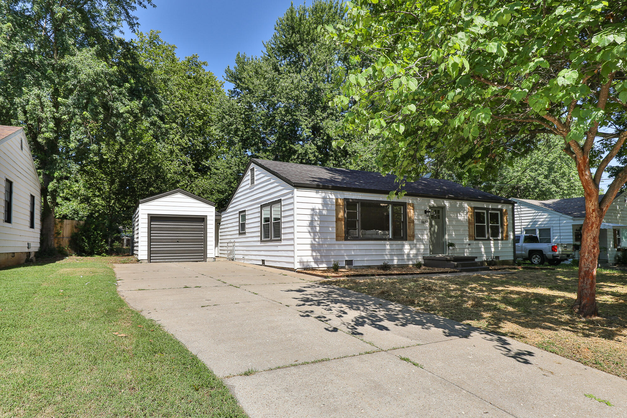 Photo 2 - Residential for sale – 1637 S Broadway Avenue  Springfield, MO