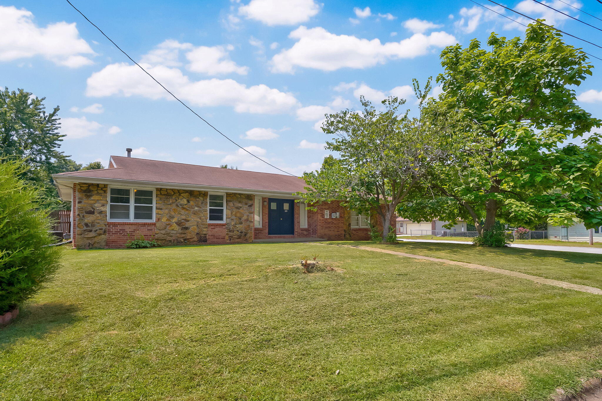 Photo 2 - Residential for sale – 1956 E Greenview Street  Springfield, MO