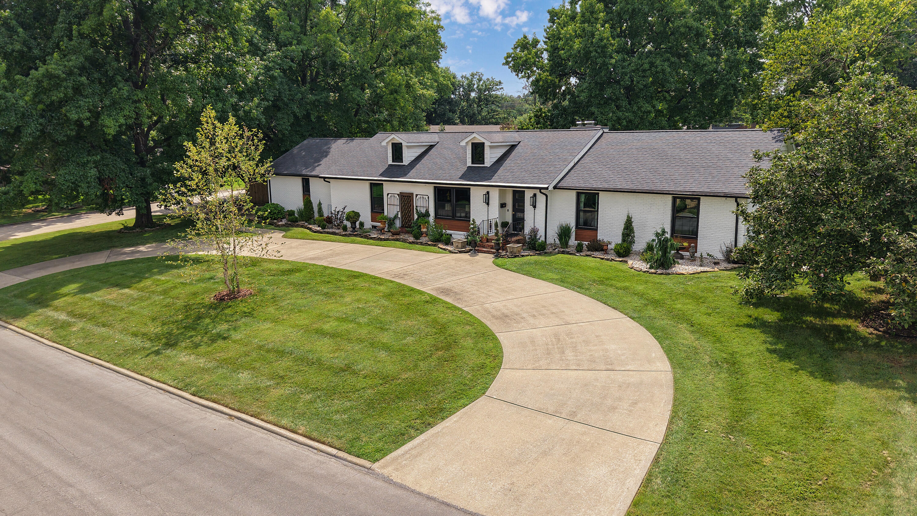 Photo 3 - Residential for sale – 2599 S Skyline Drive  Springfield, MO