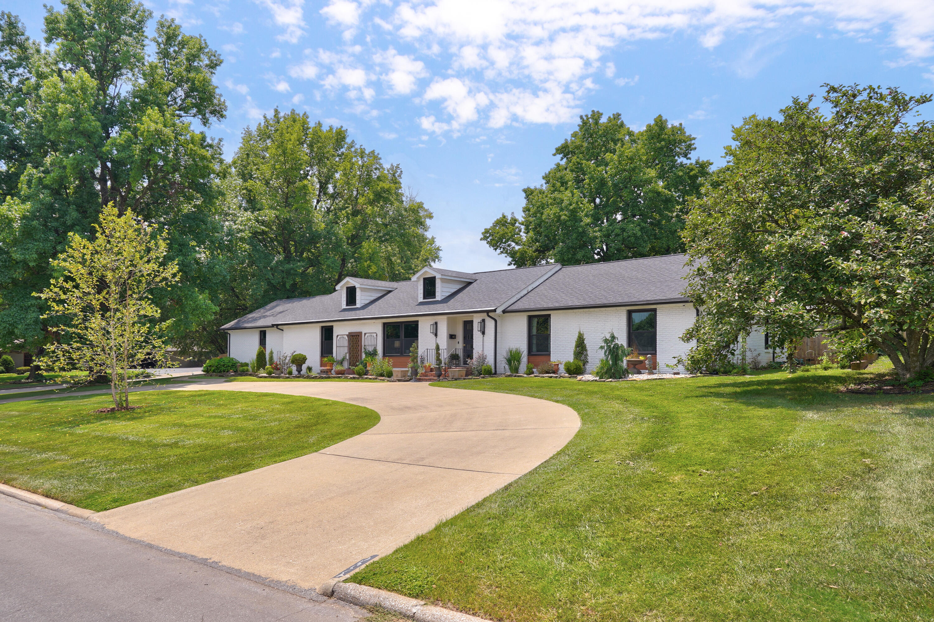 Photo 4 - Residential for sale – 2599 S Skyline Drive  Springfield, MO