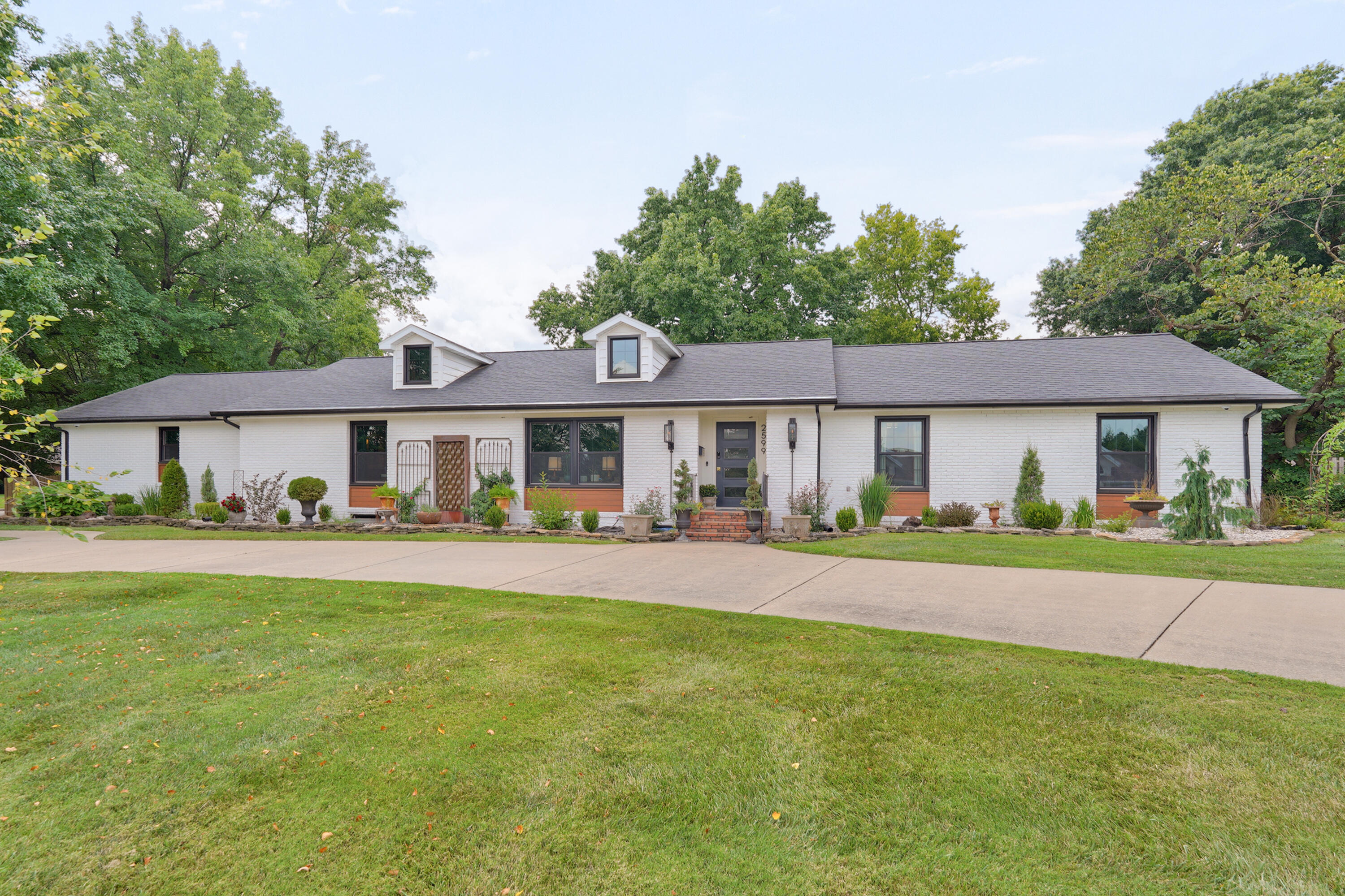 Photo 2 - Residential for sale – 2599 S Skyline Drive  Springfield, MO