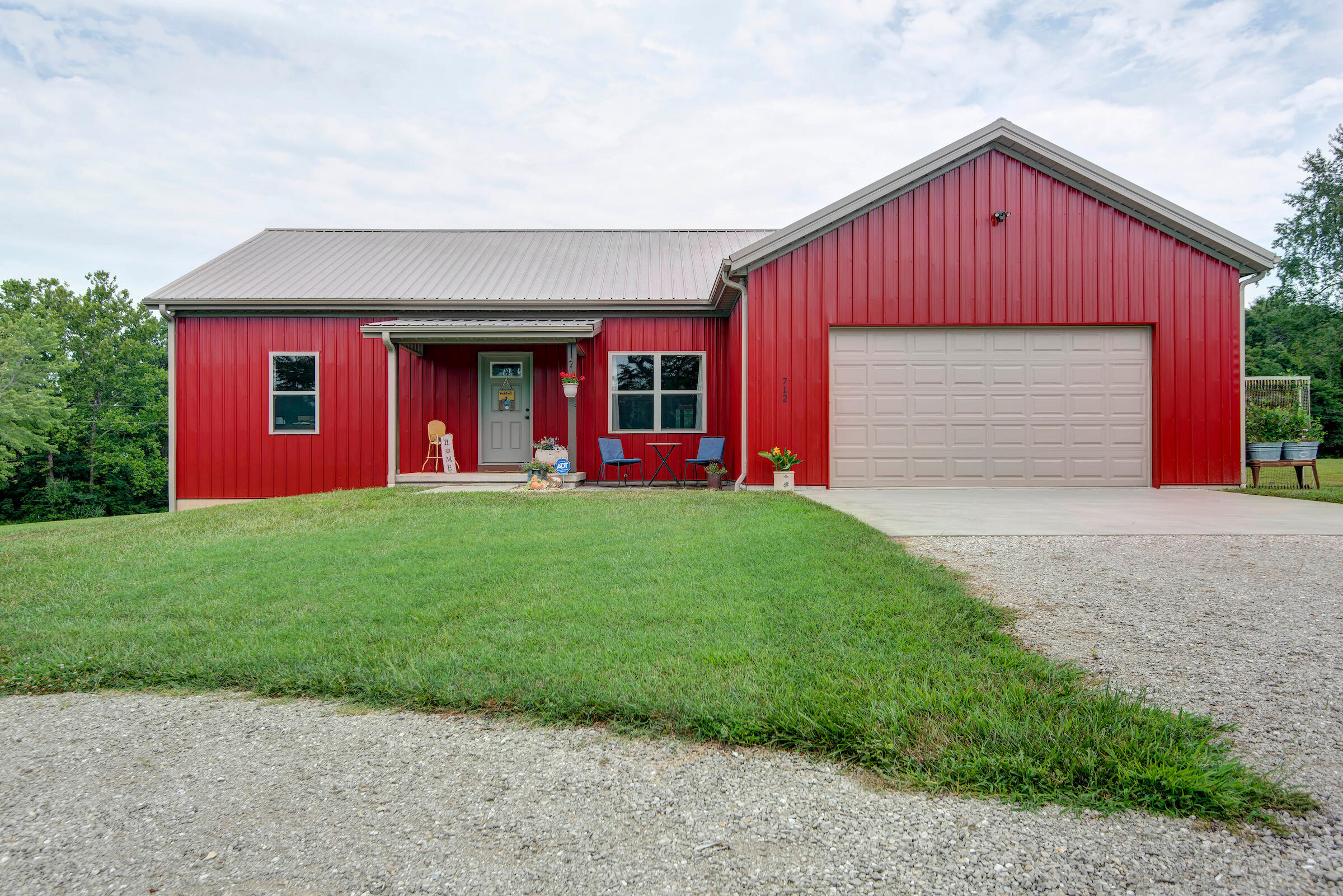 Photo 2 - Residential for sale – 712  Birdsong Lane  Marshfield, MO