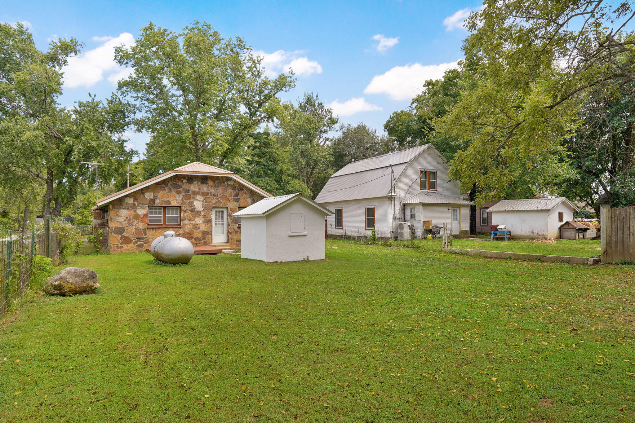 Photo 6 - Residential for sale – 105 S Walnut Street  Crane, MO