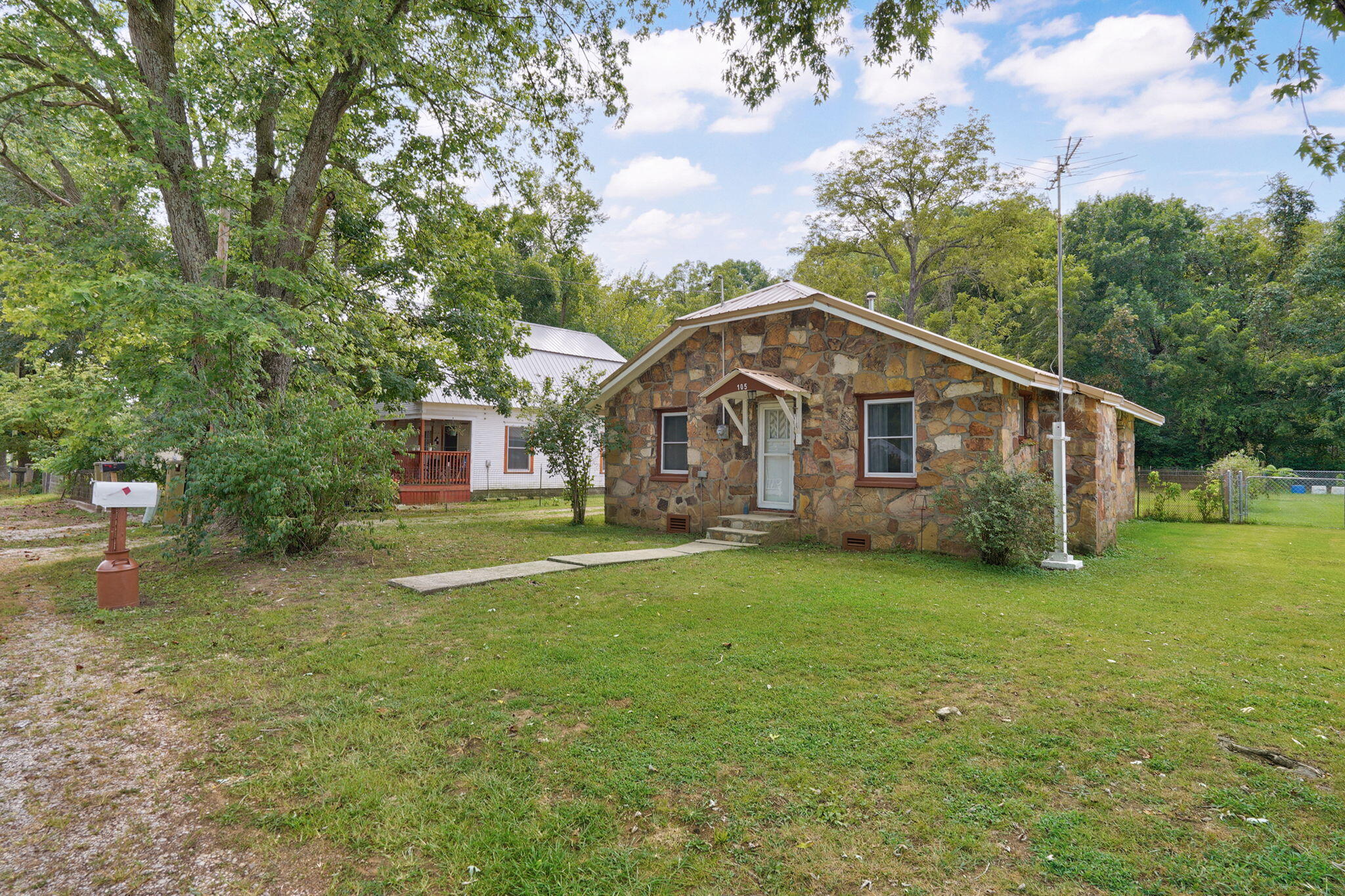 Photo 2 - Residential for sale – 105 S Walnut Street  Crane, MO