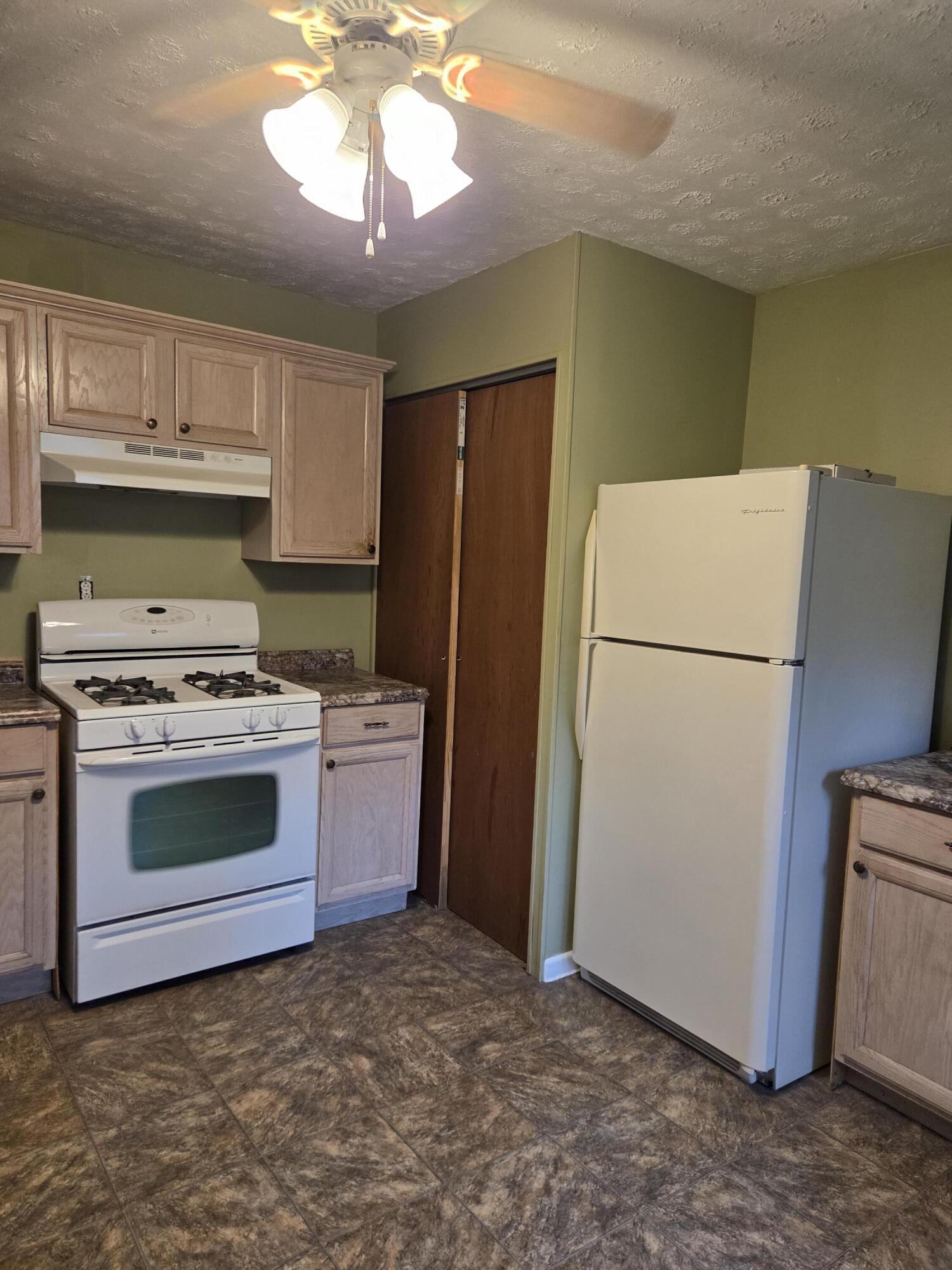 Photo 14 - Residential for sale – 1633 E Lombard Street  Springfield, MO