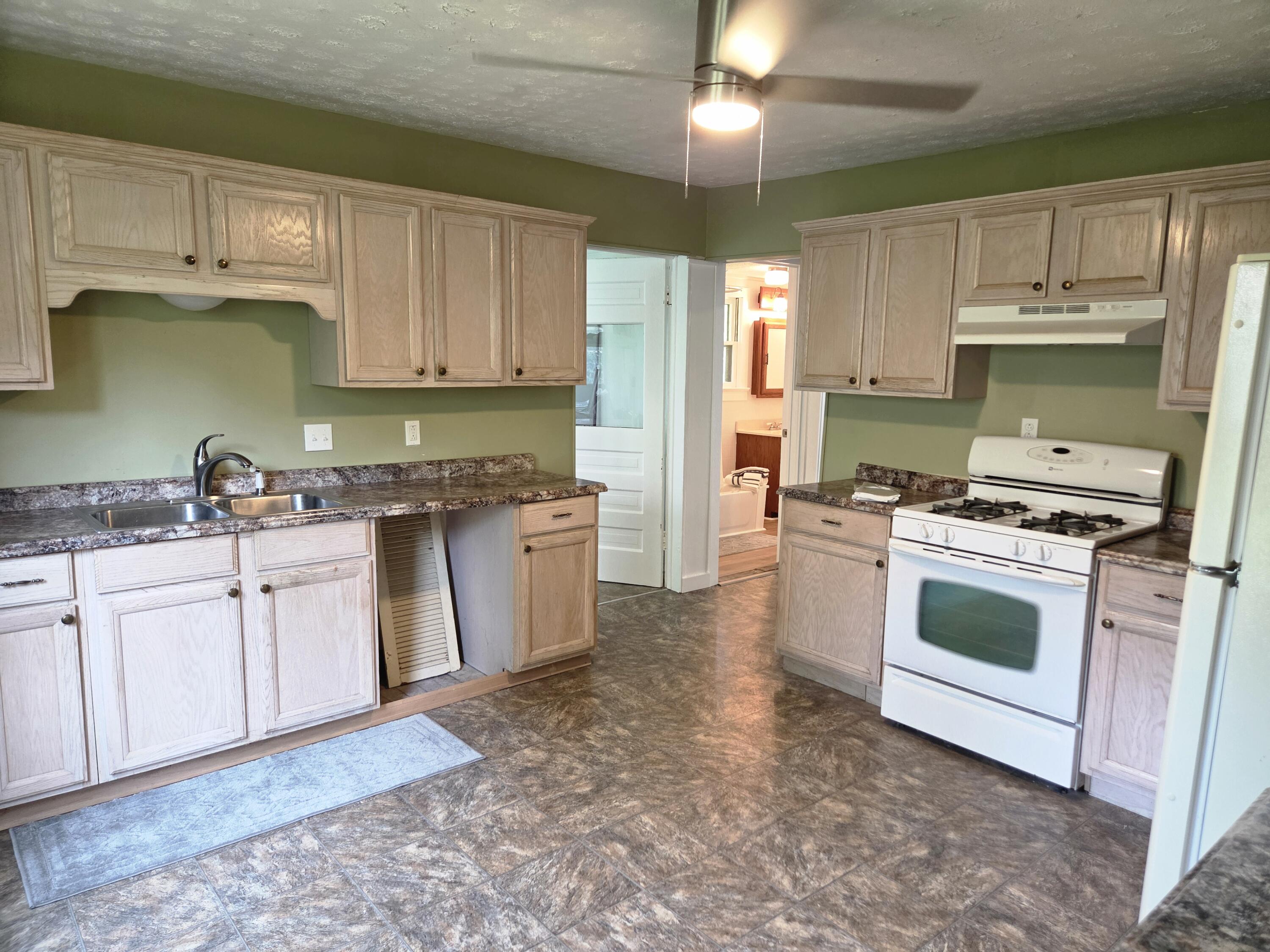 Photo 12 - Residential for sale – 1633 E Lombard Street  Springfield, MO