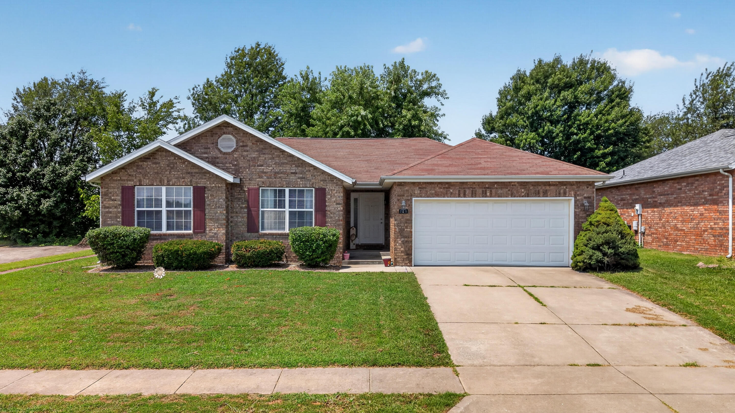 Photo 2 - Residential for sale – 709 S Hazelnut Avenue  Springfield, MO
