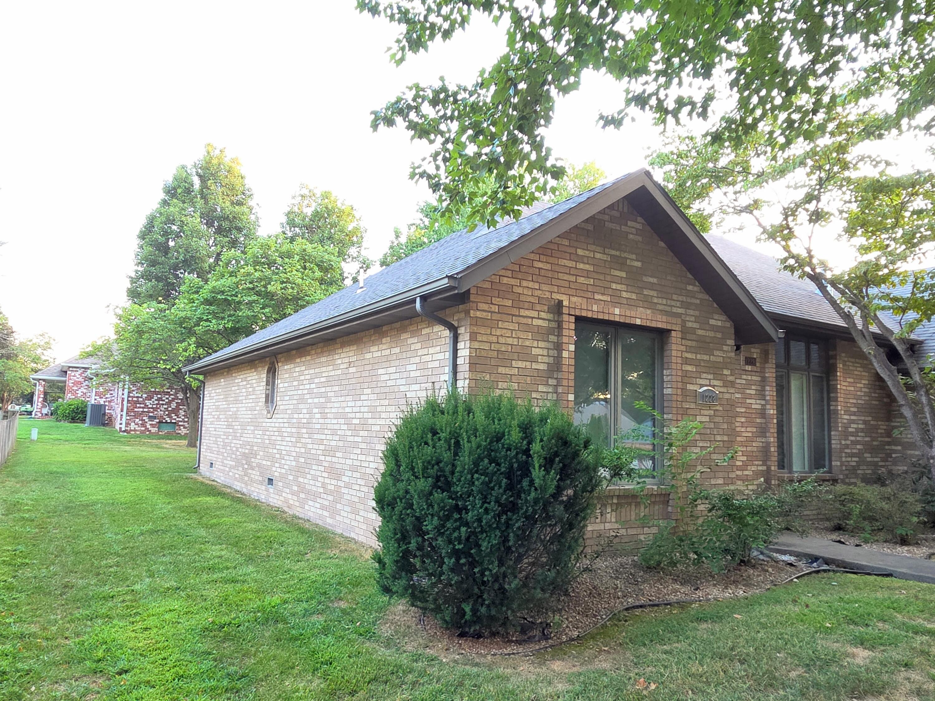 Photo 4 - Residential for sale – 1228 W Beekman Street  Springfield, MO