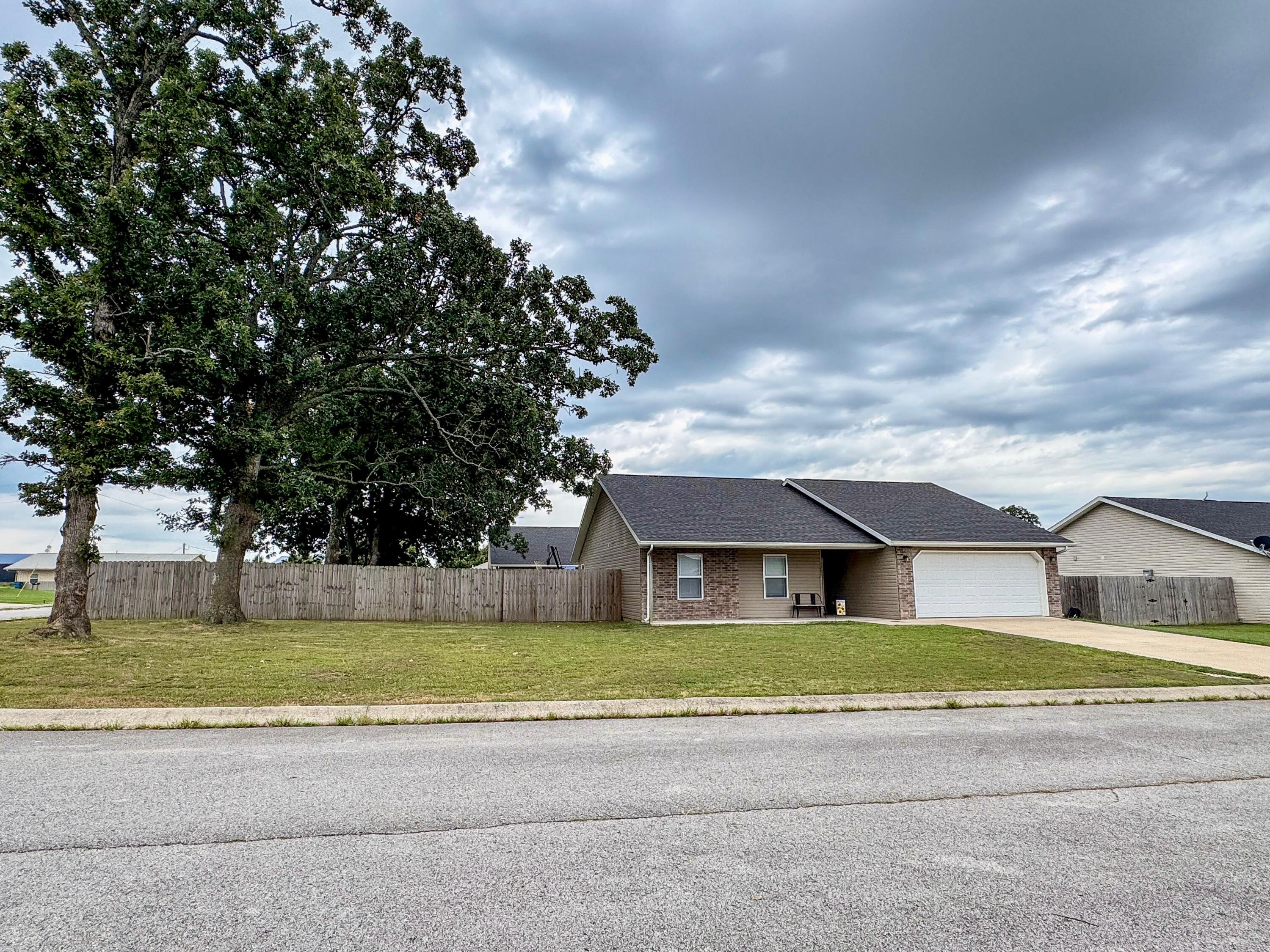Photo 2 - Residential for sale – 13857  Polly Lane  Neosho, MO