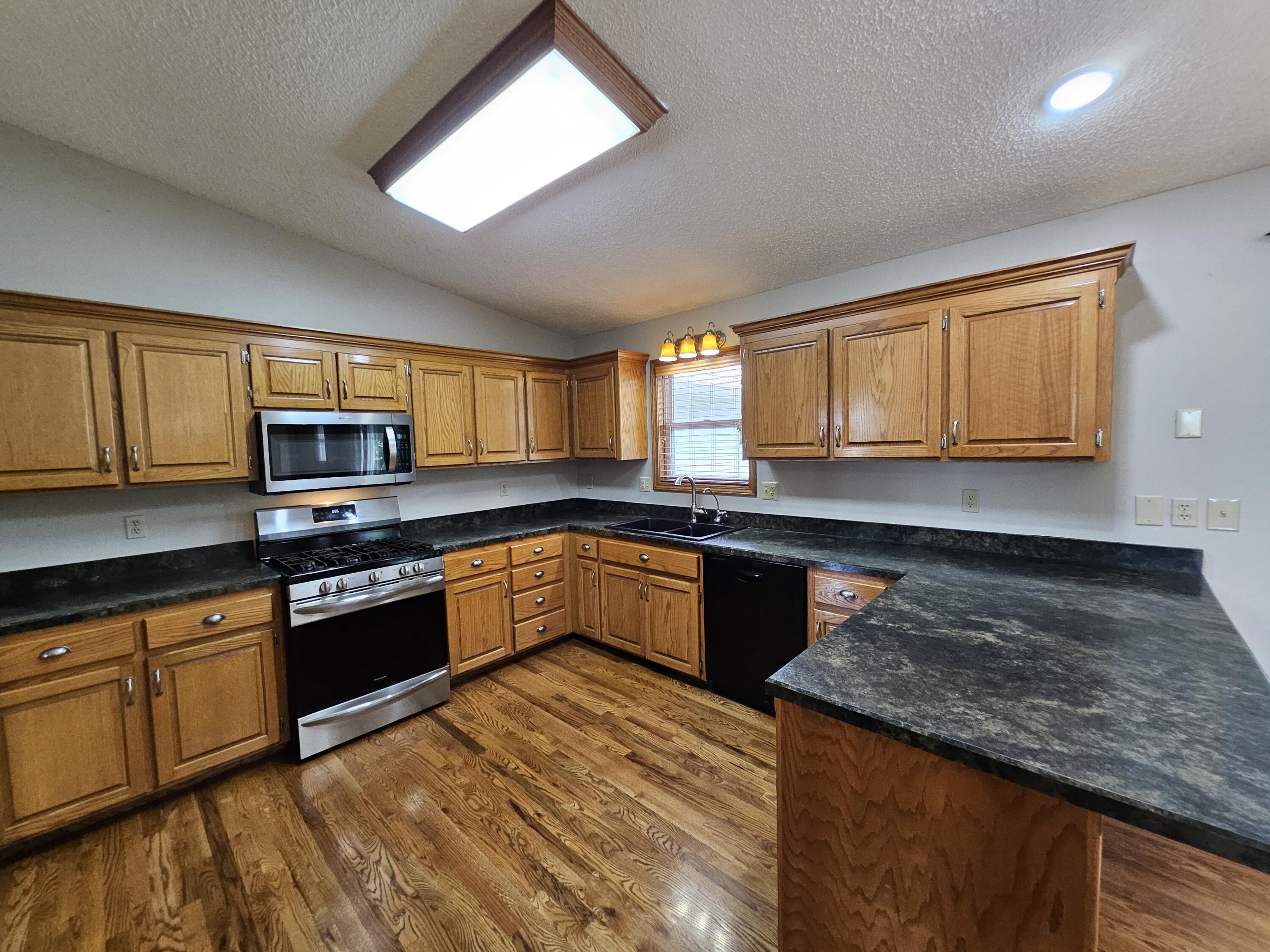 Photo 13 - Residential for sale – 1583 N 17th Street  Monett, MO