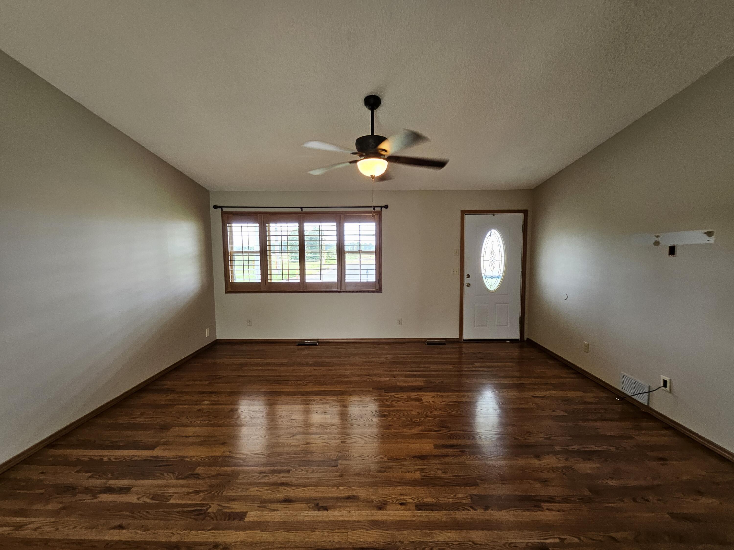 Photo 4 - Residential for sale – 1583 N 17th Street  Monett, MO