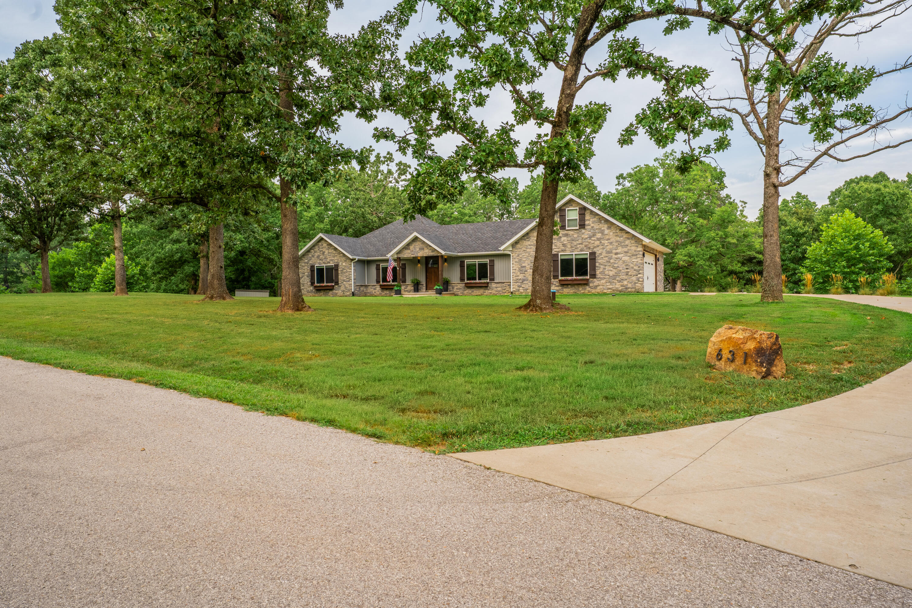 Photo 2 - Residential for sale – 631  Buena Vista Parkway  Strafford, MO