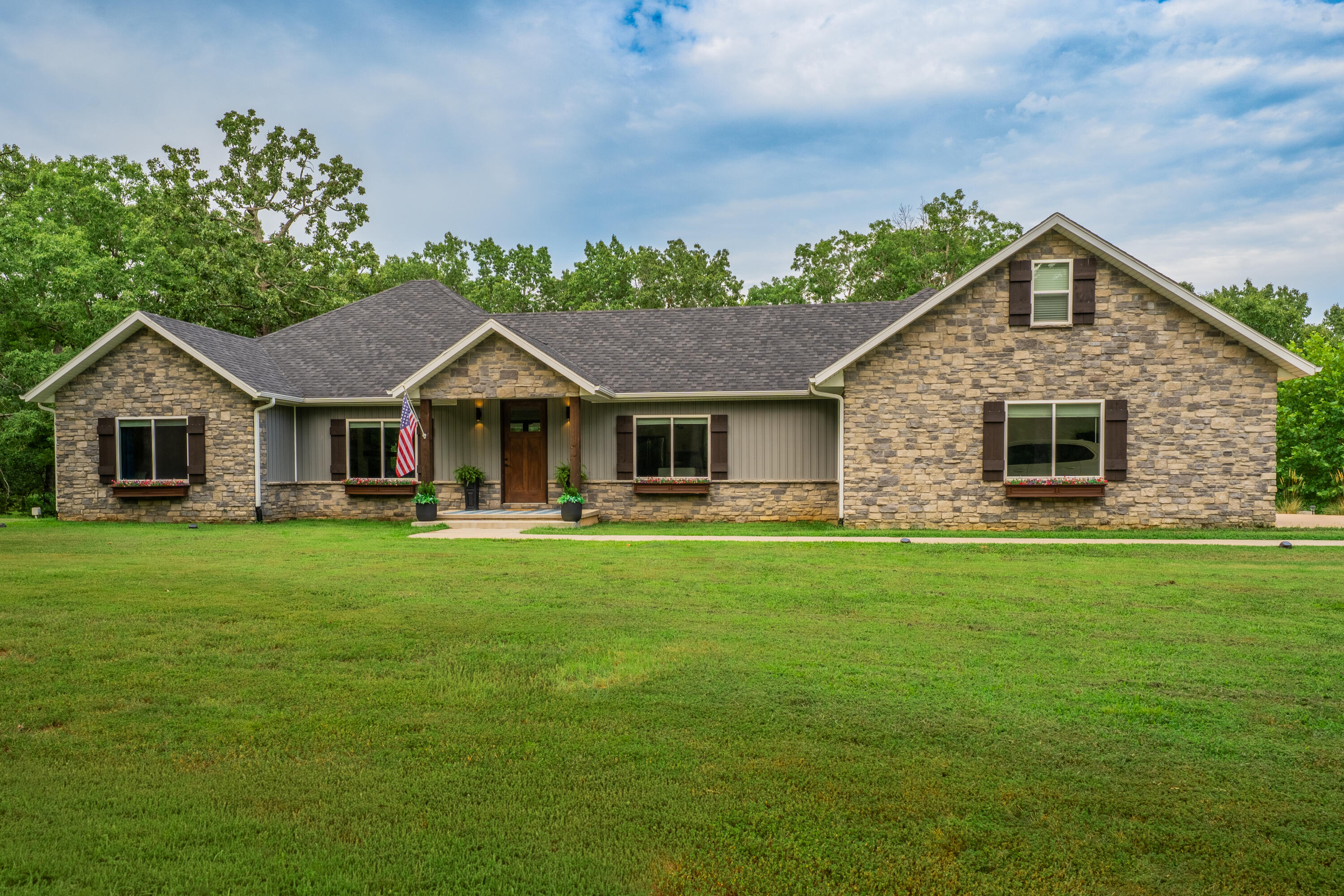 Photo 3 - Residential for sale – 631  Buena Vista Parkway  Strafford, MO
