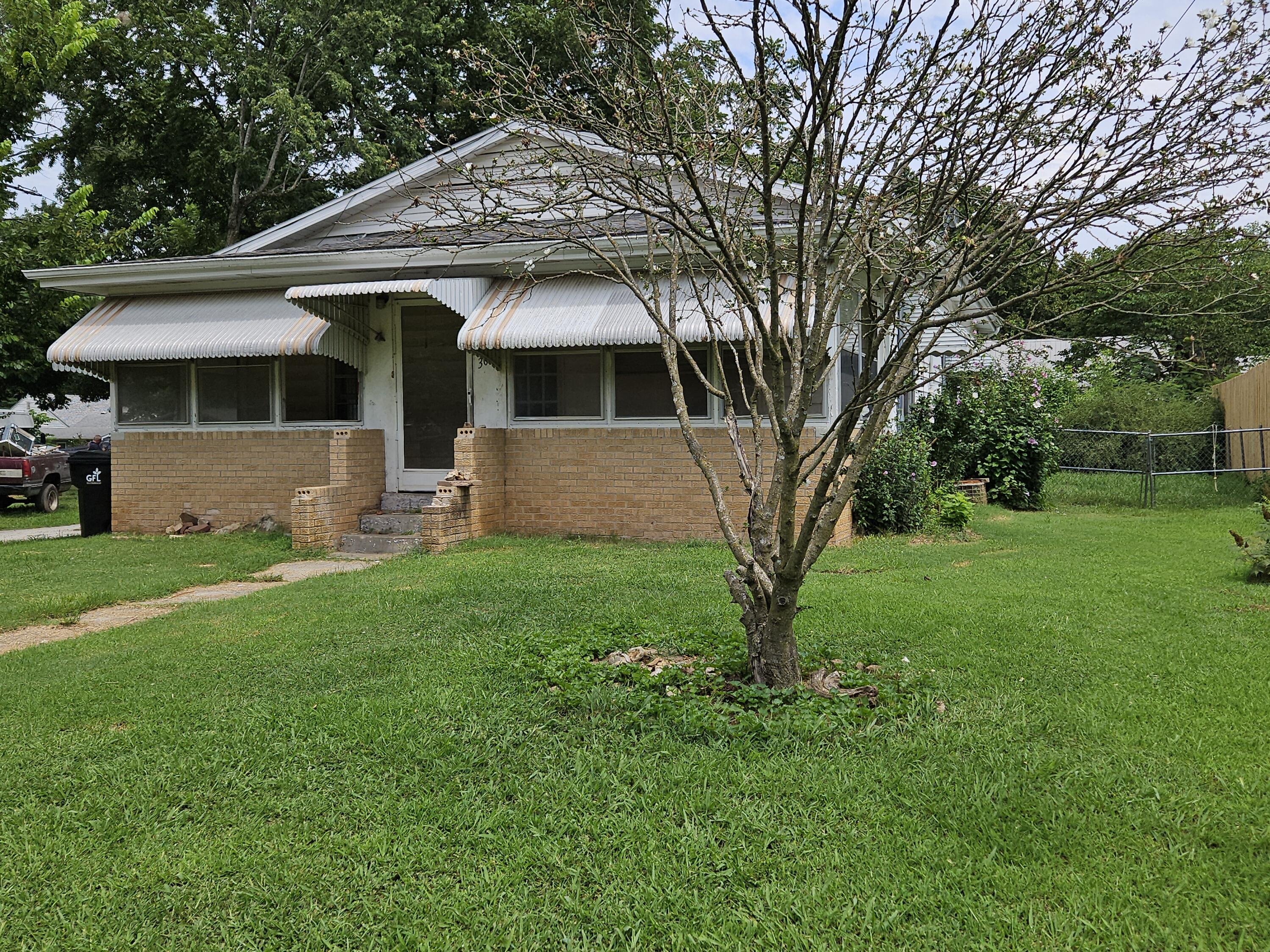 Photo 2 - Residential for sale – 302 S Chicago Avenue  Marionville, MO