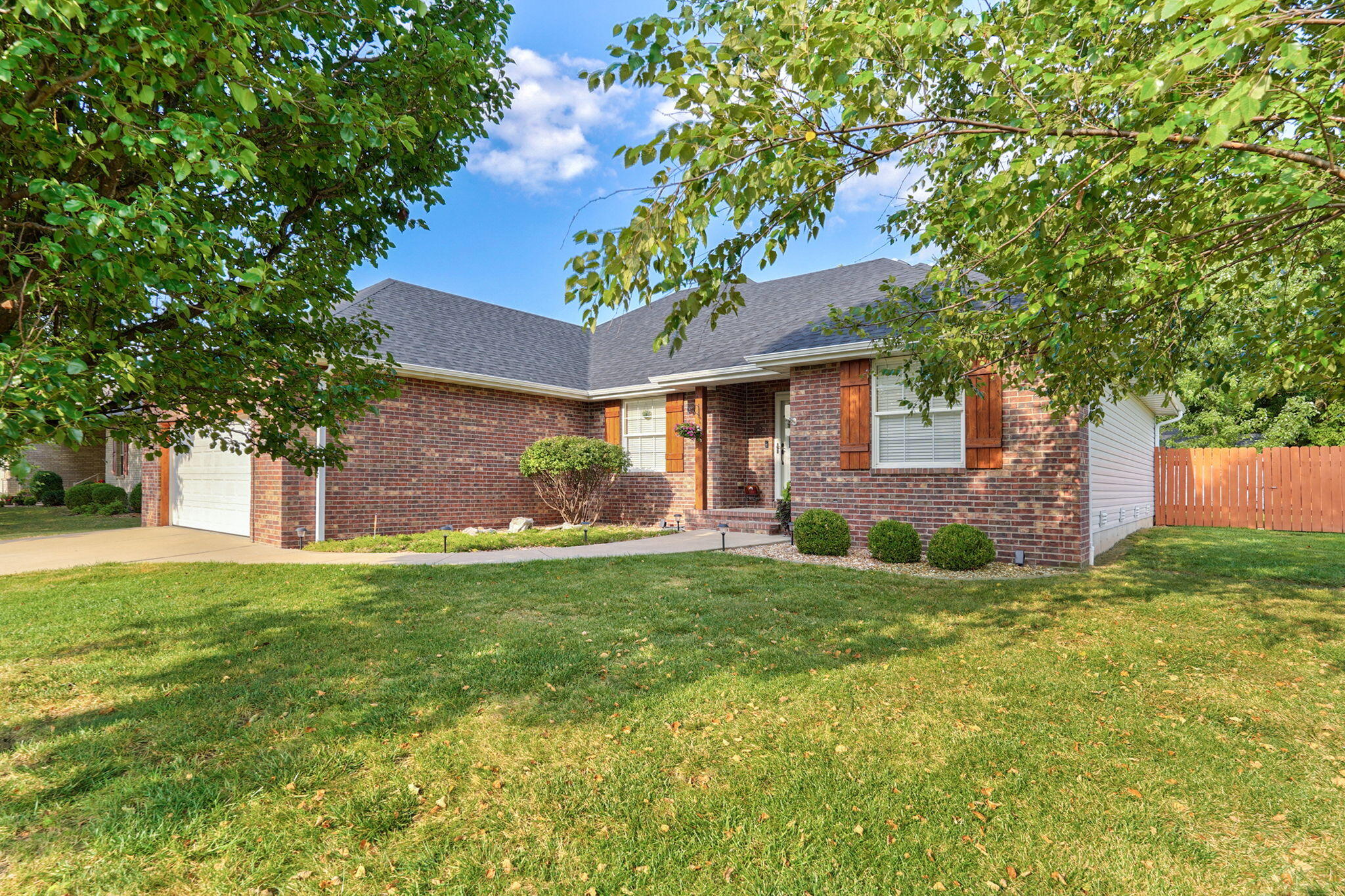 Photo 2 - Residential for sale – 3624 N Bridgewood Avenue  Springfield, MO