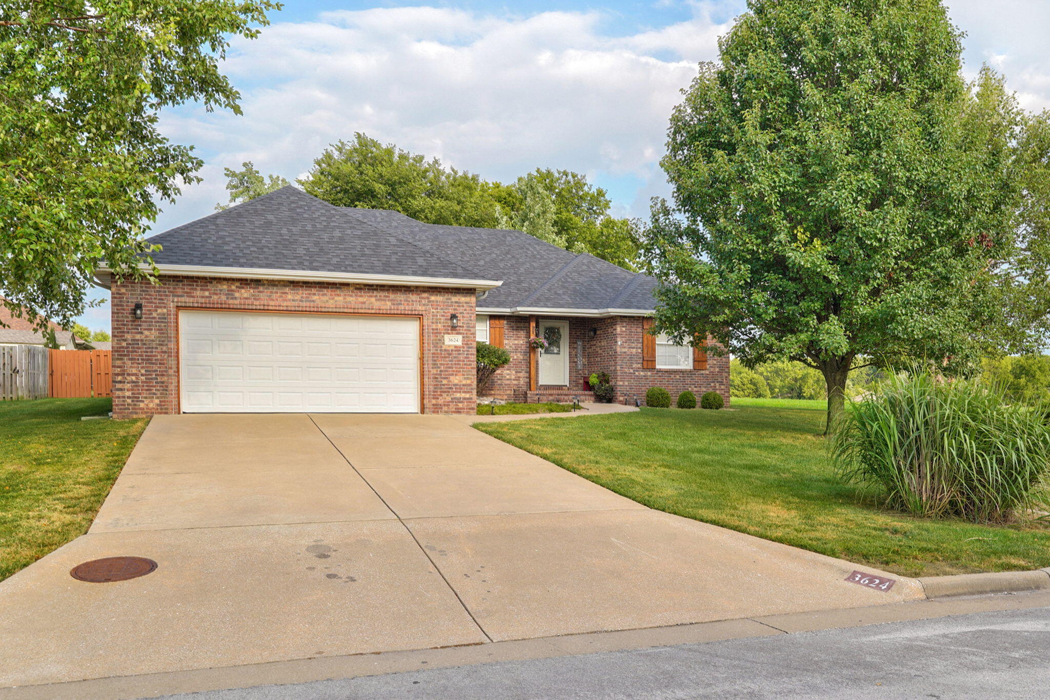 Photo 3 - Residential for sale – 3624 N Bridgewood Avenue  Springfield, MO
